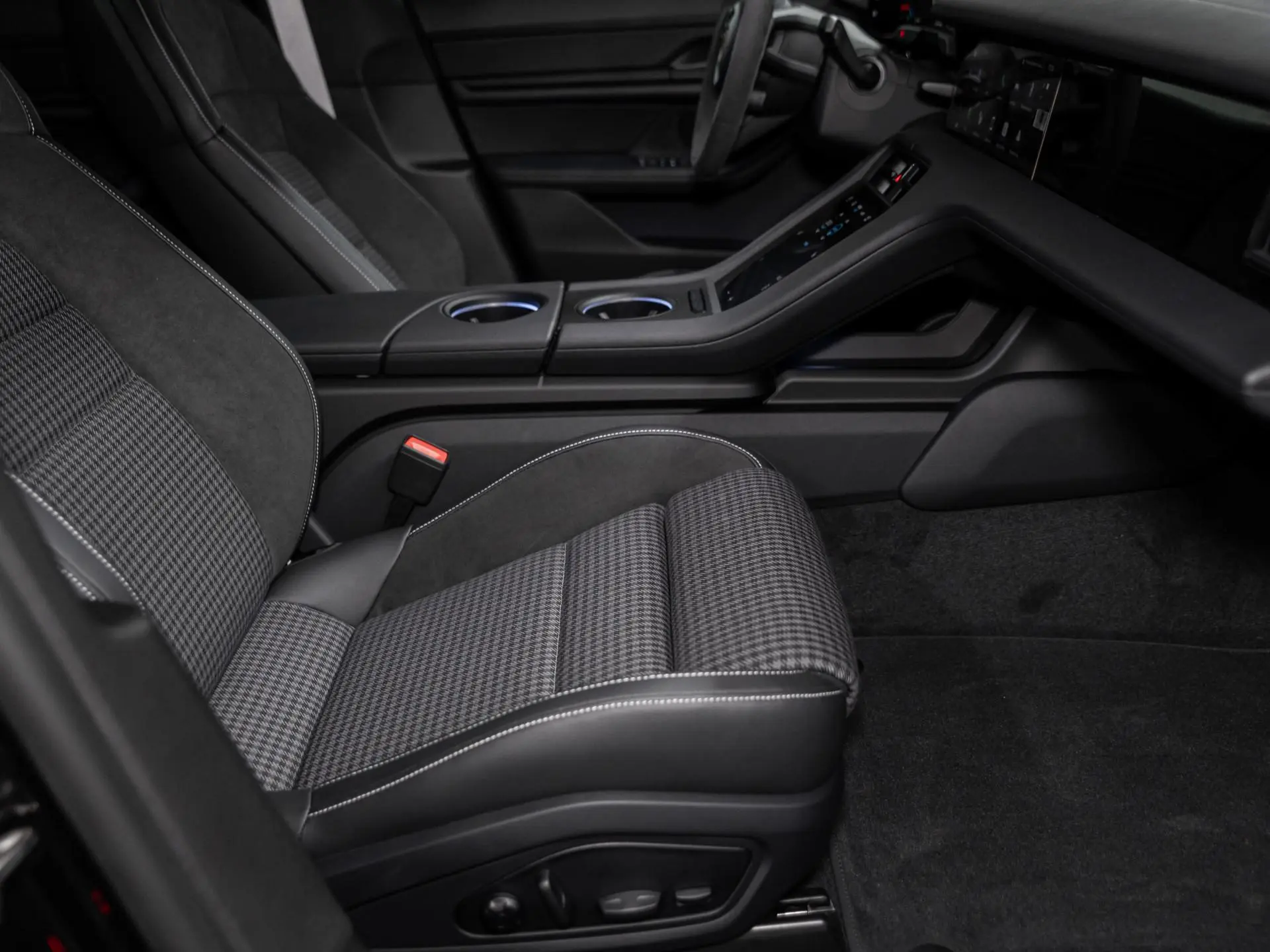 Taycan Black Edition