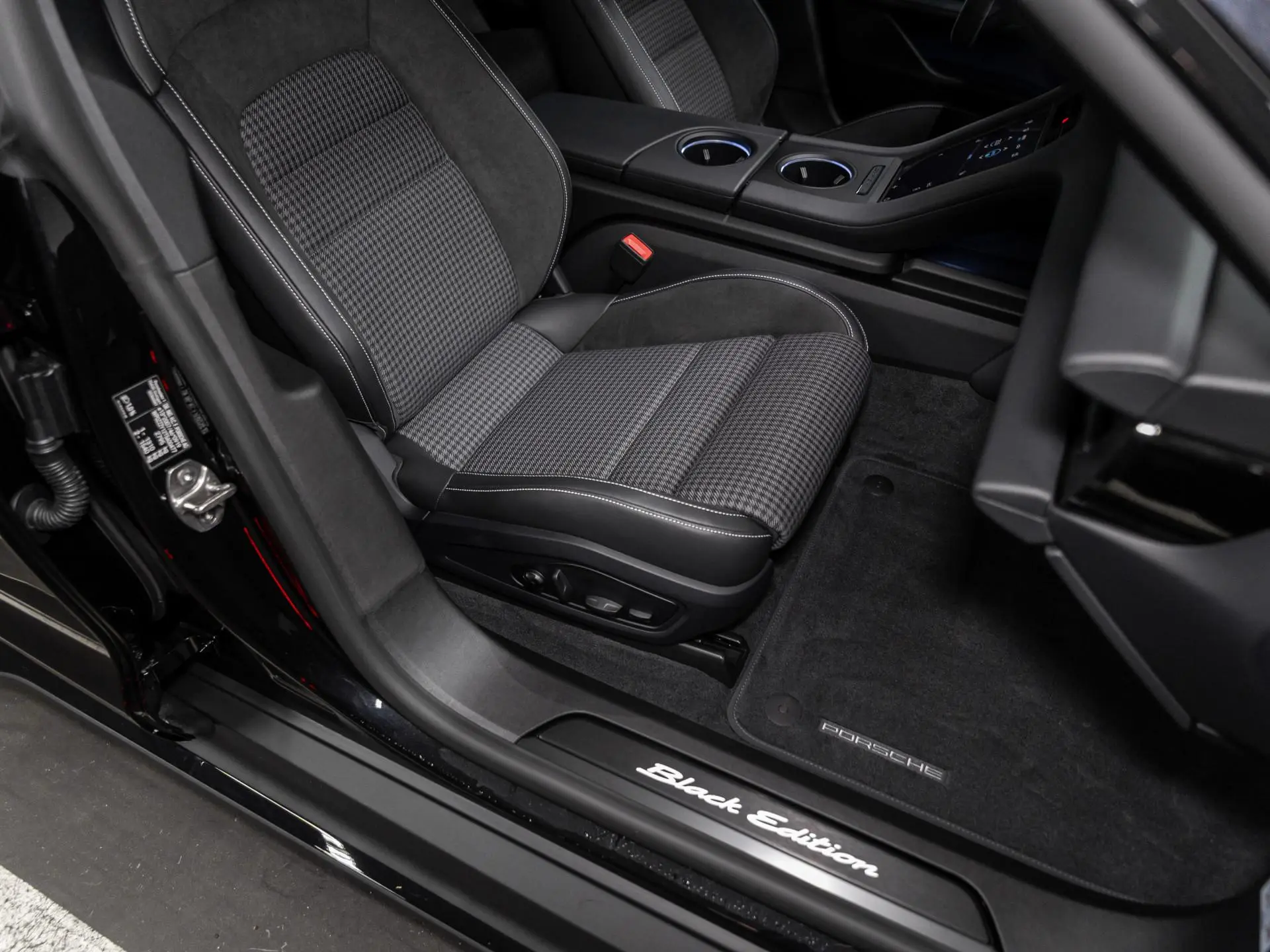 Taycan Black Edition