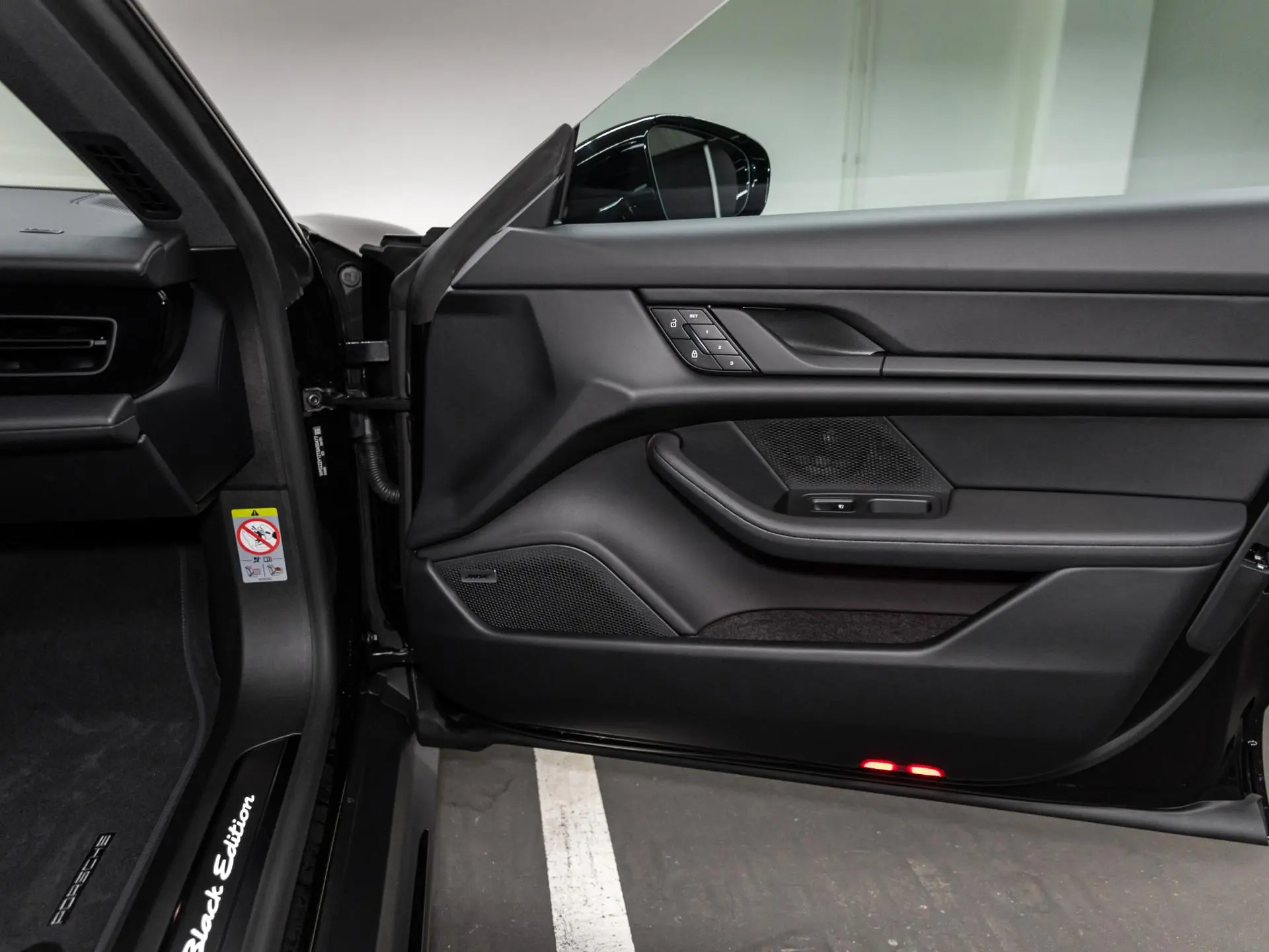 Taycan Black Edition