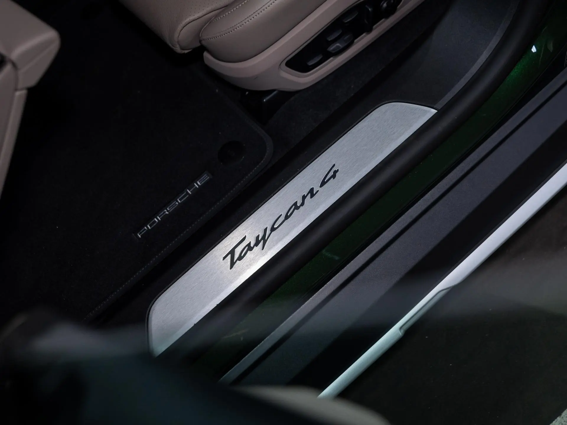 Taycan 4 Cross Turismo