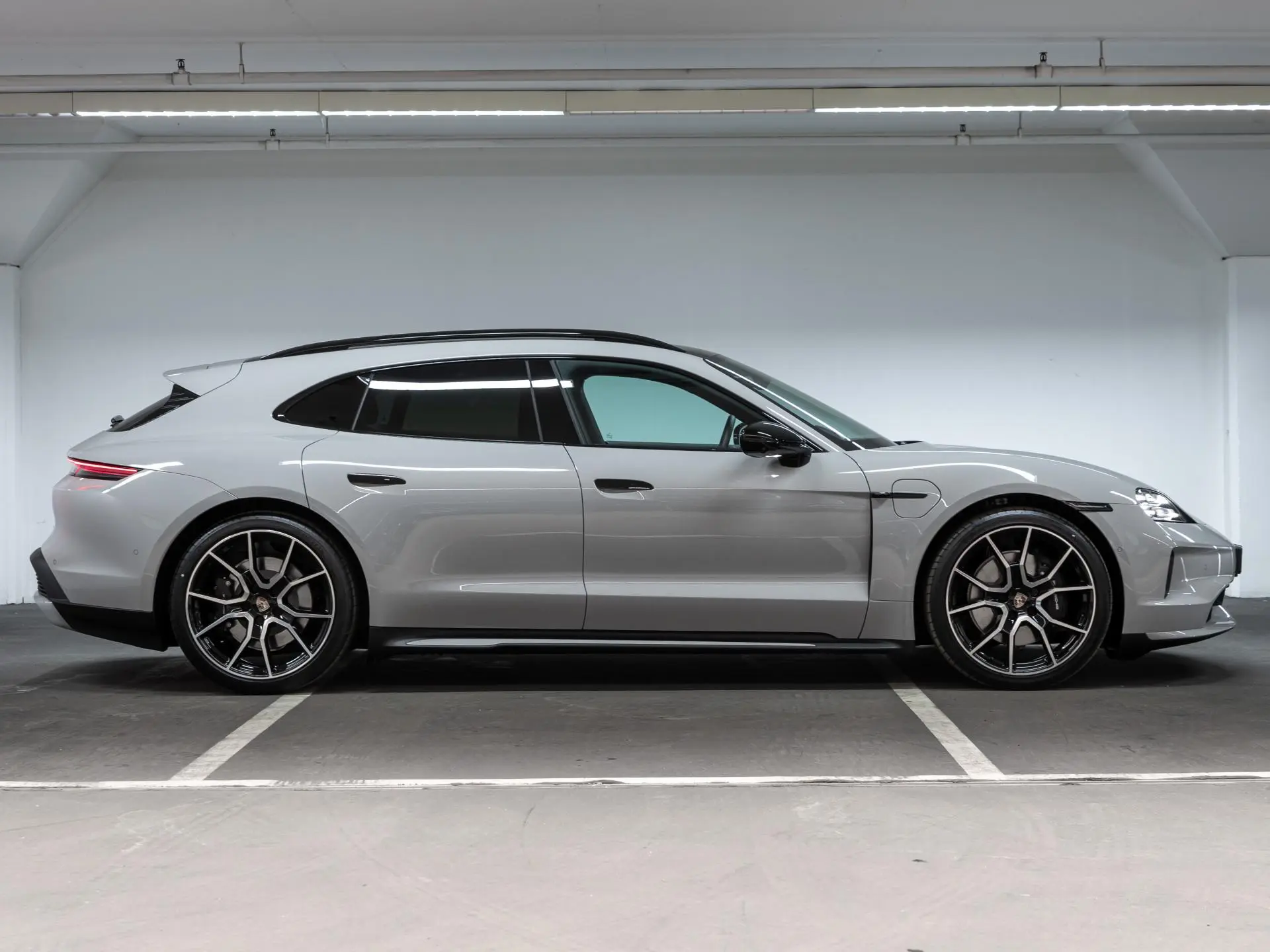 Taycan Sport Turismo Black Edition