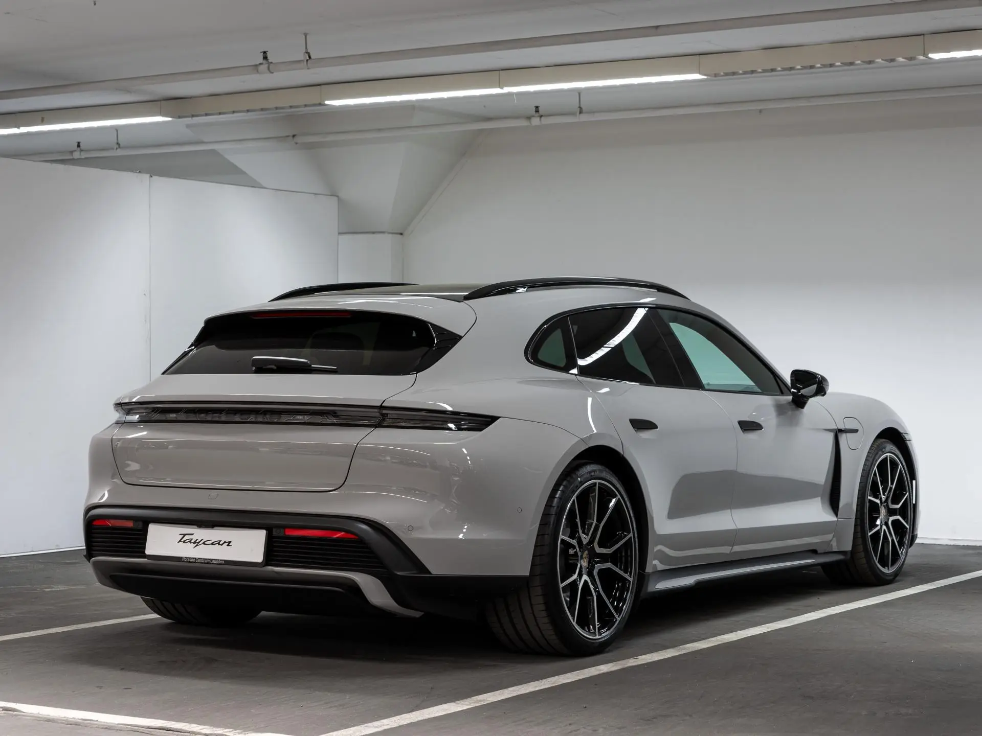 Taycan Sport Turismo Black Edition