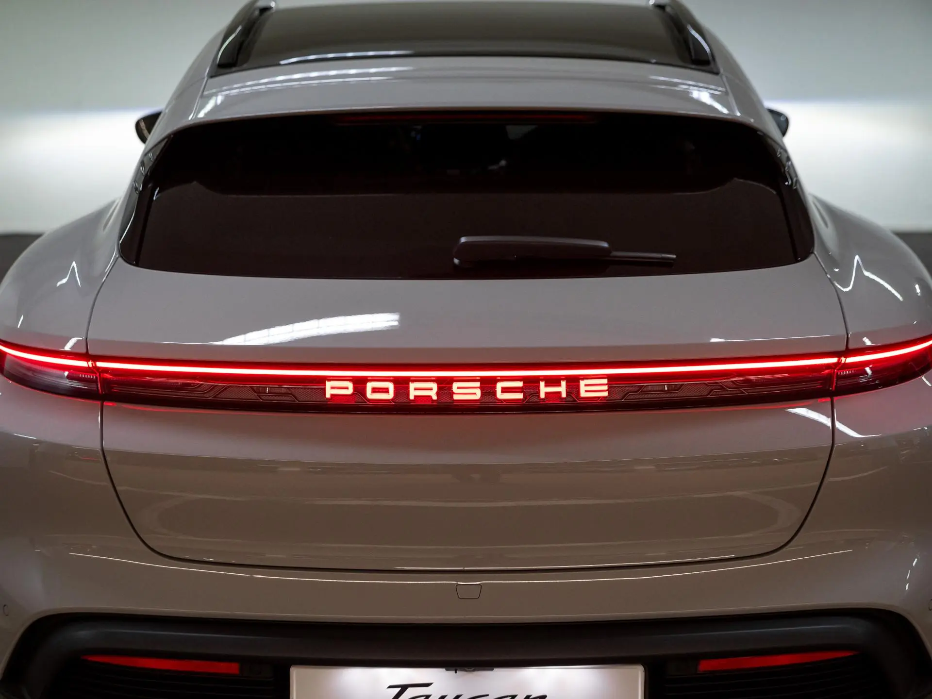 Taycan Sport Turismo Black Edition