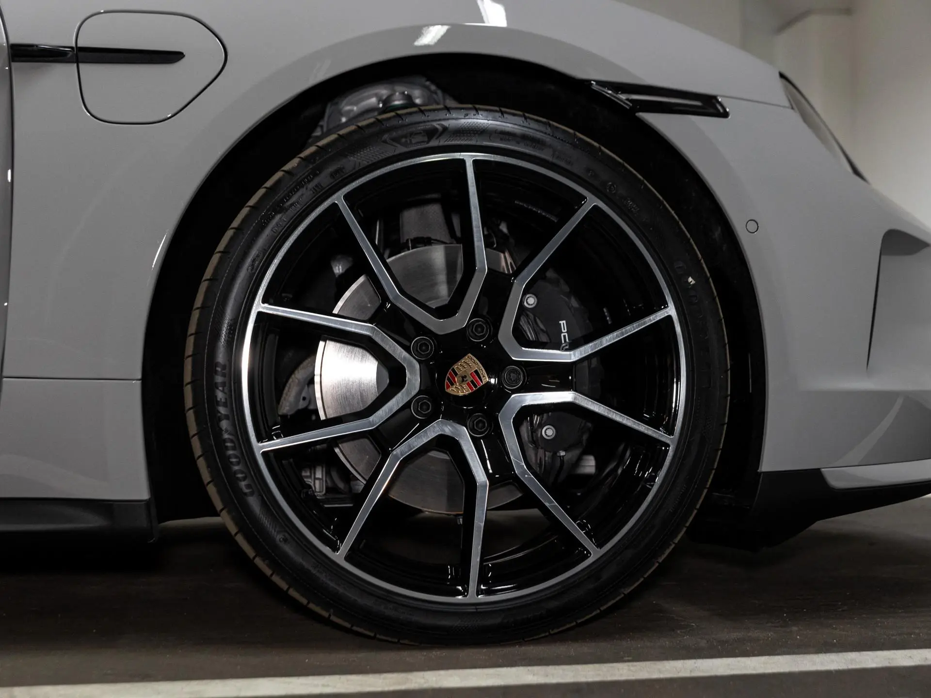 Taycan Sport Turismo Black Edition