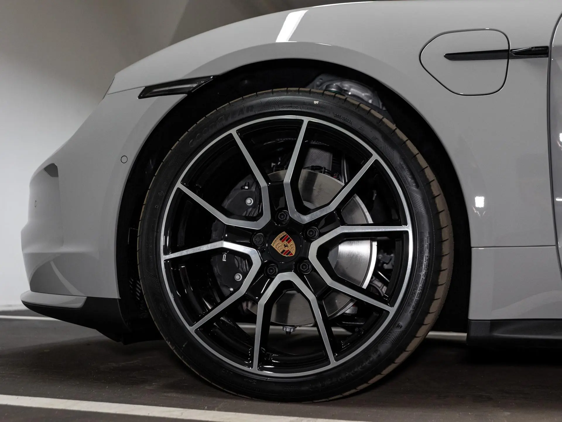 Taycan Sport Turismo Black Edition