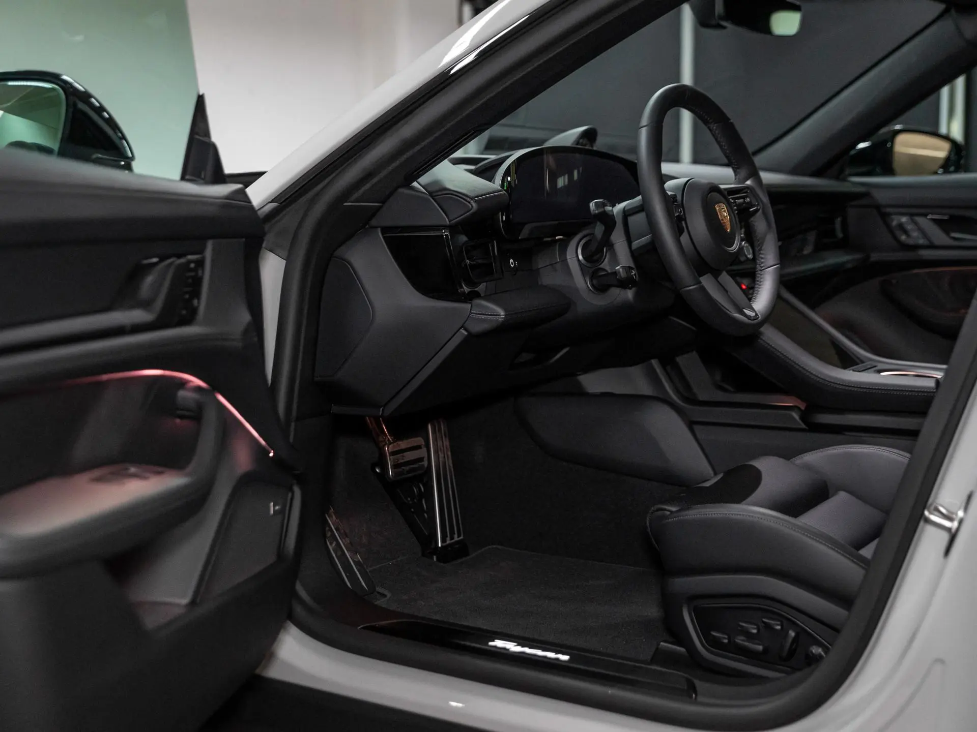 Taycan Sport Turismo Black Edition