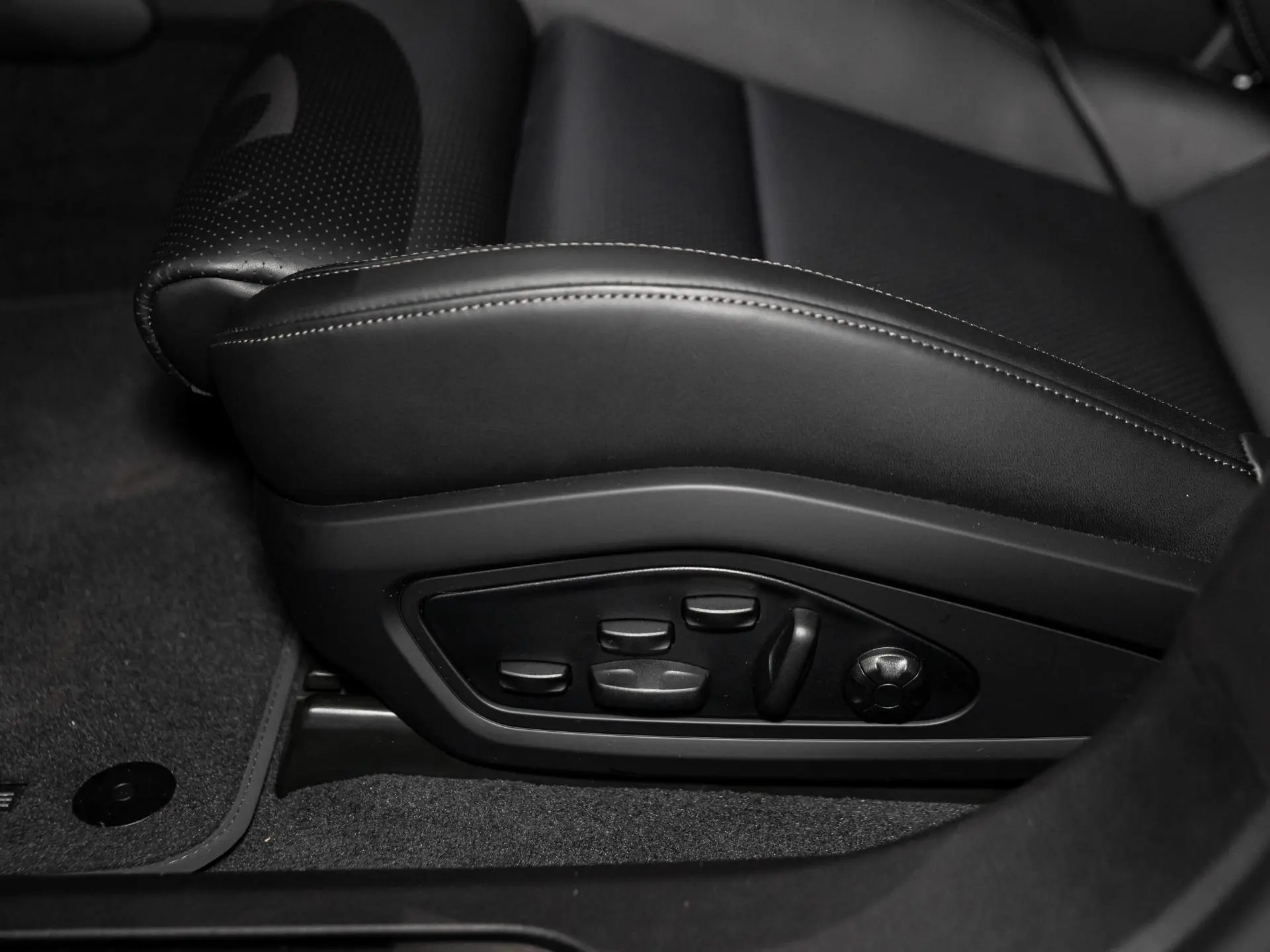 Taycan Sport Turismo Black Edition