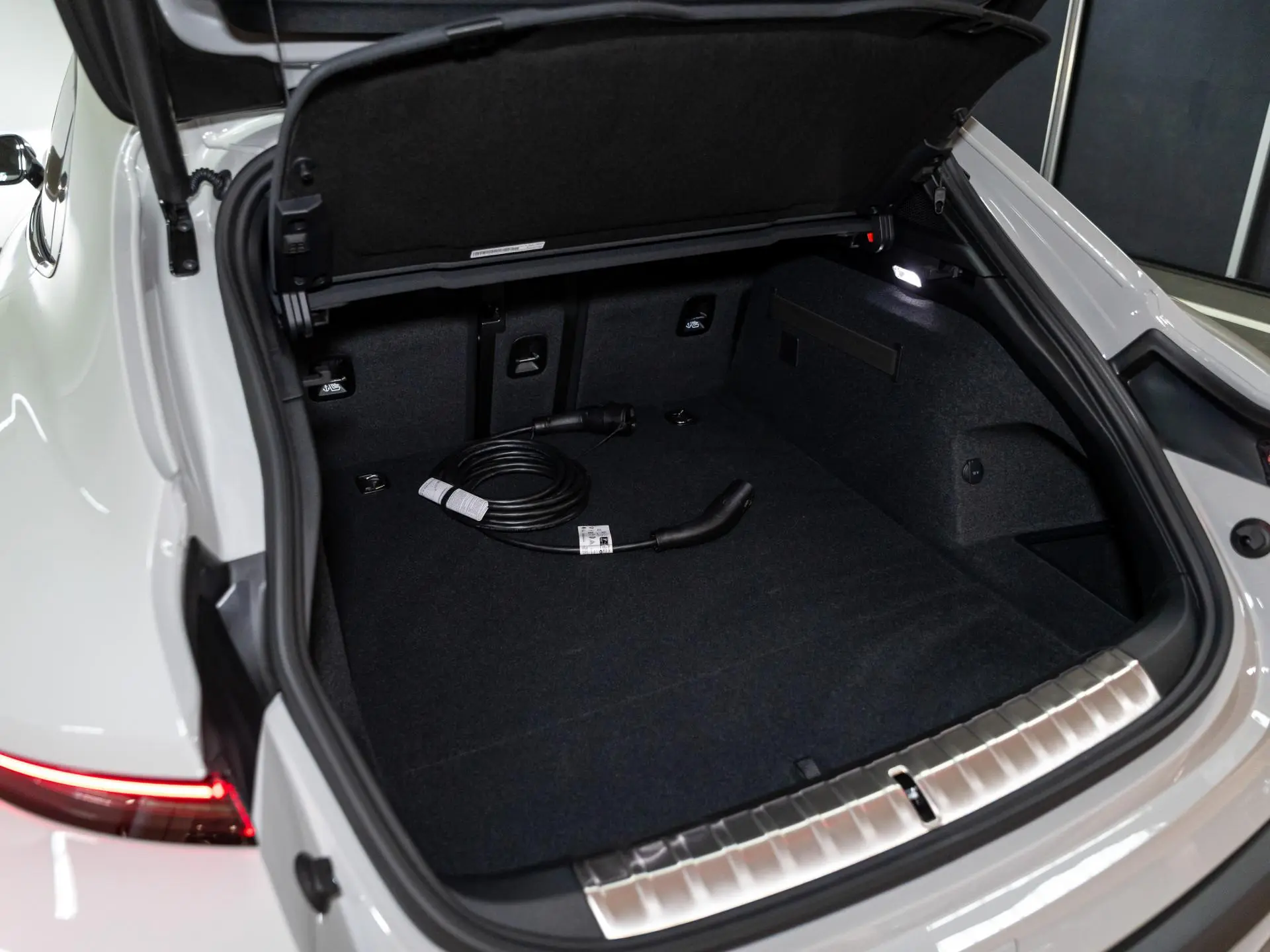 Taycan Sport Turismo Black Edition