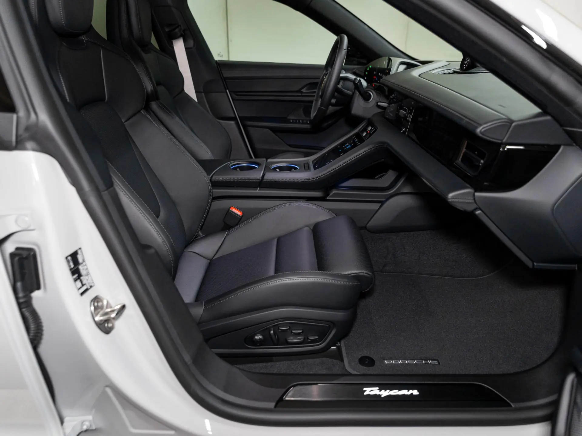 Taycan Sport Turismo Black Edition