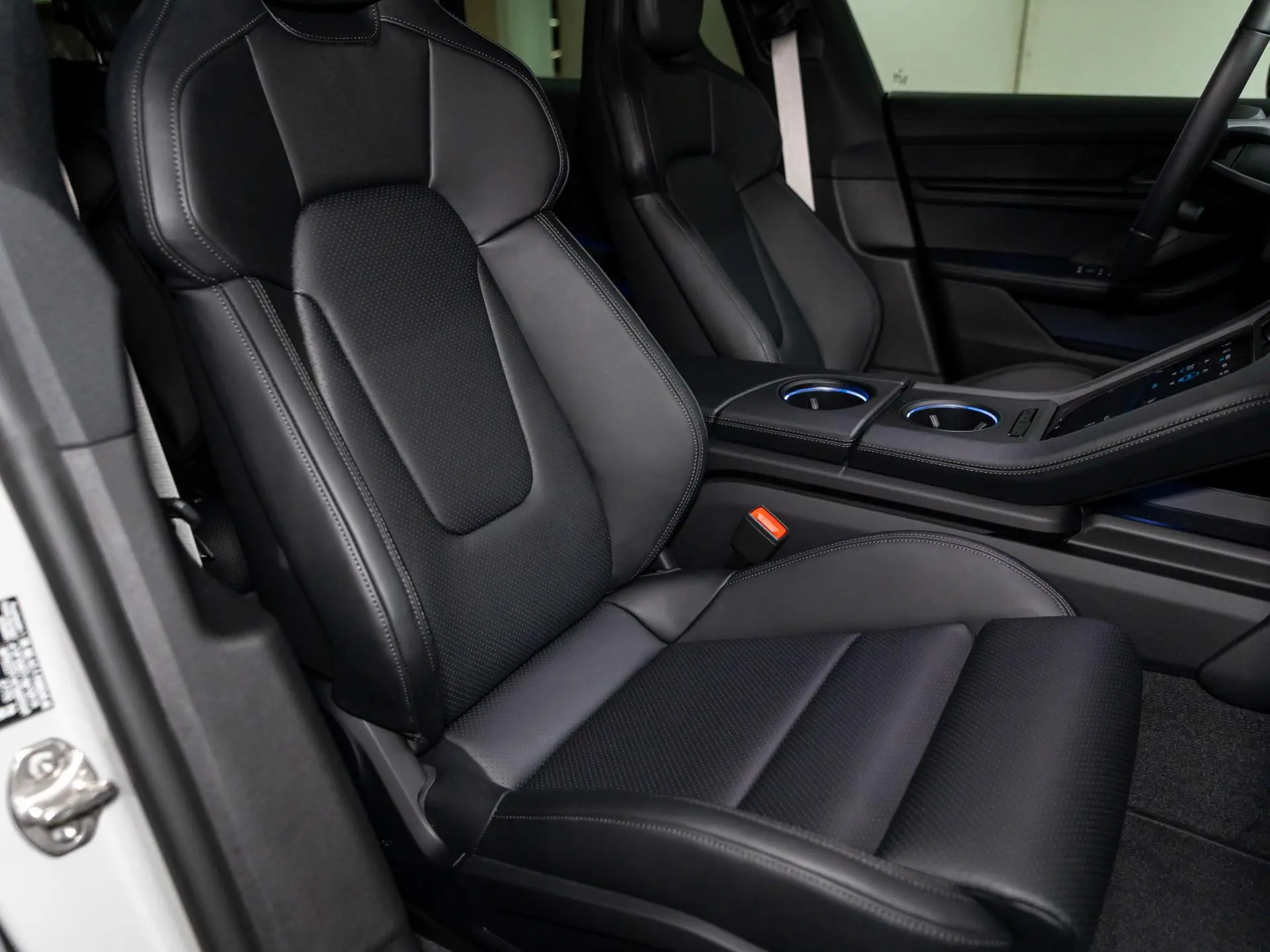 Taycan Sport Turismo Black Edition