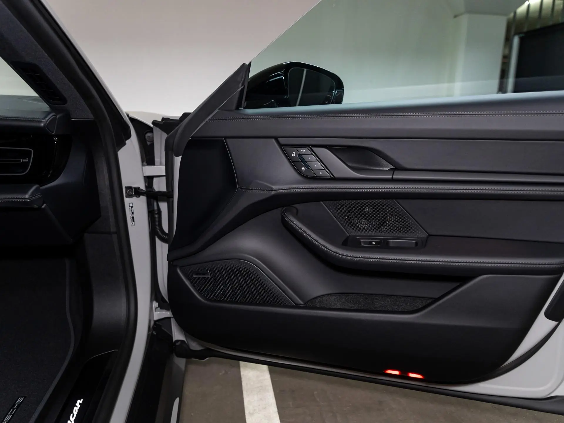 Taycan Sport Turismo Black Edition