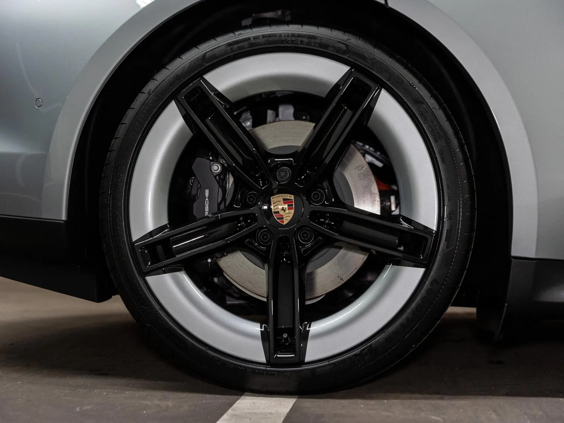 Taycan Sport Turismo Black Edition