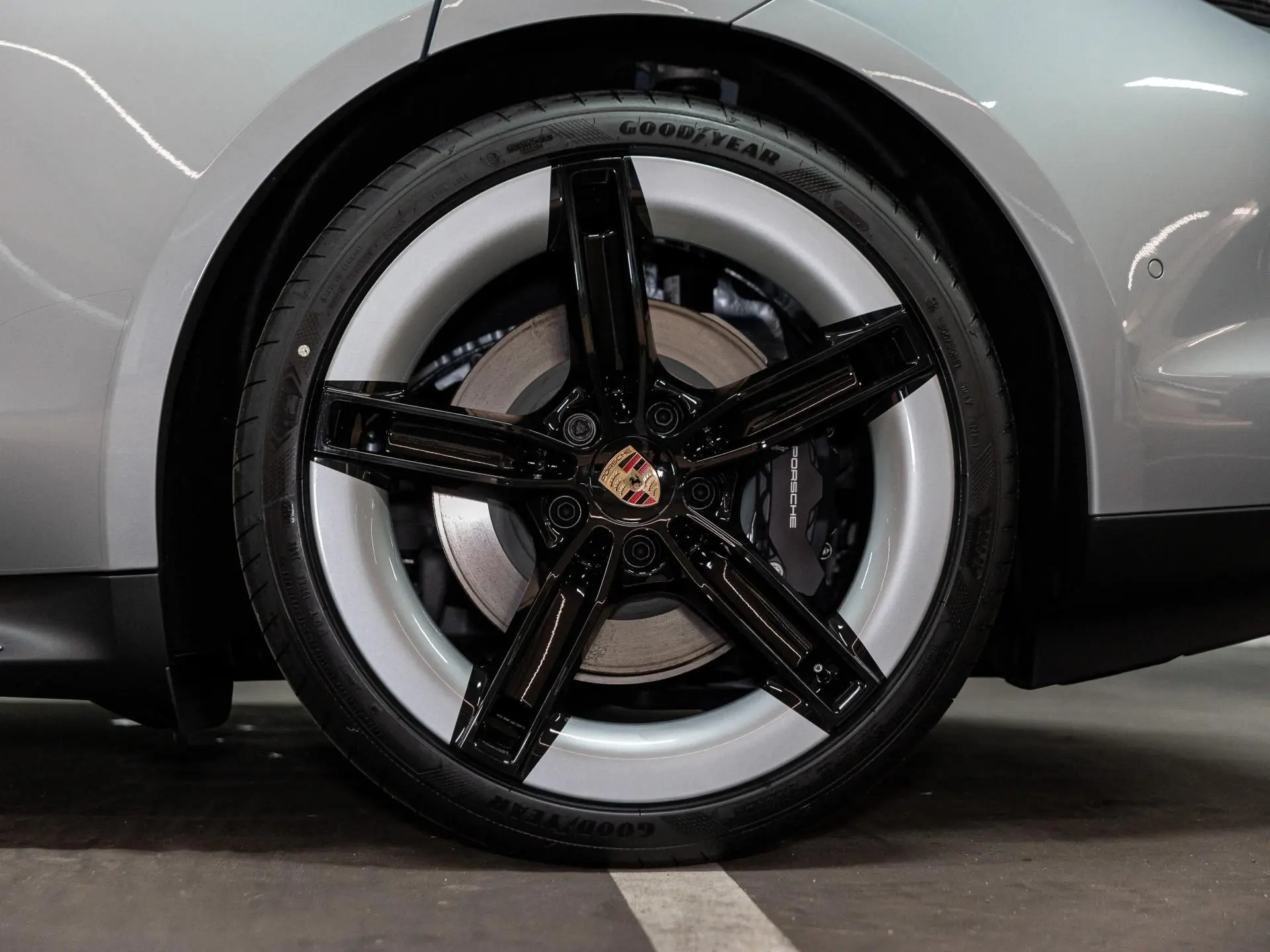 Taycan Sport Turismo Black Edition