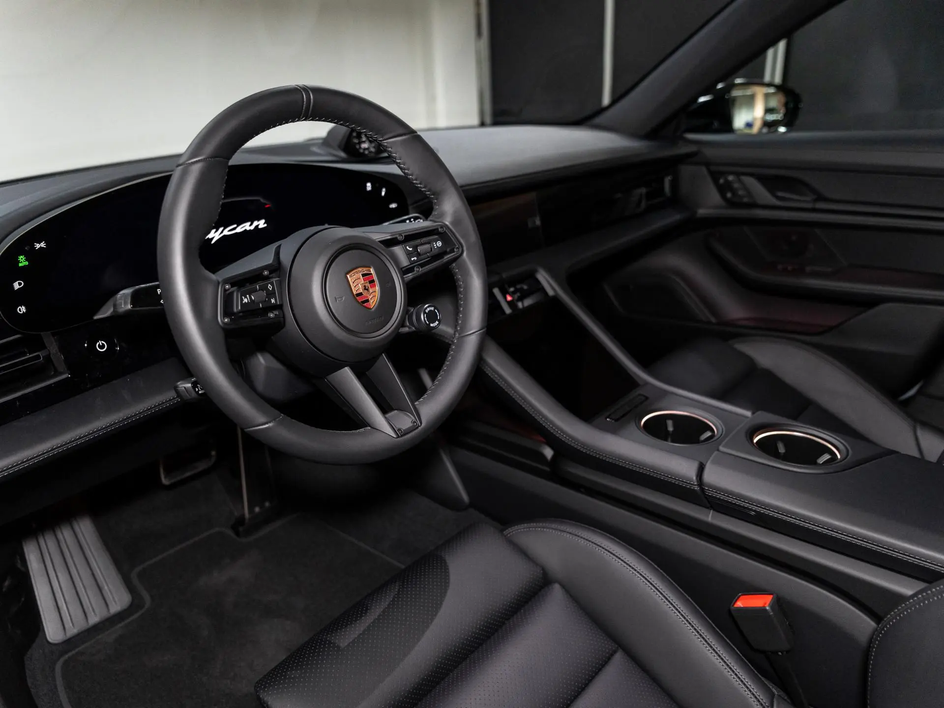 Taycan Sport Turismo Black Edition