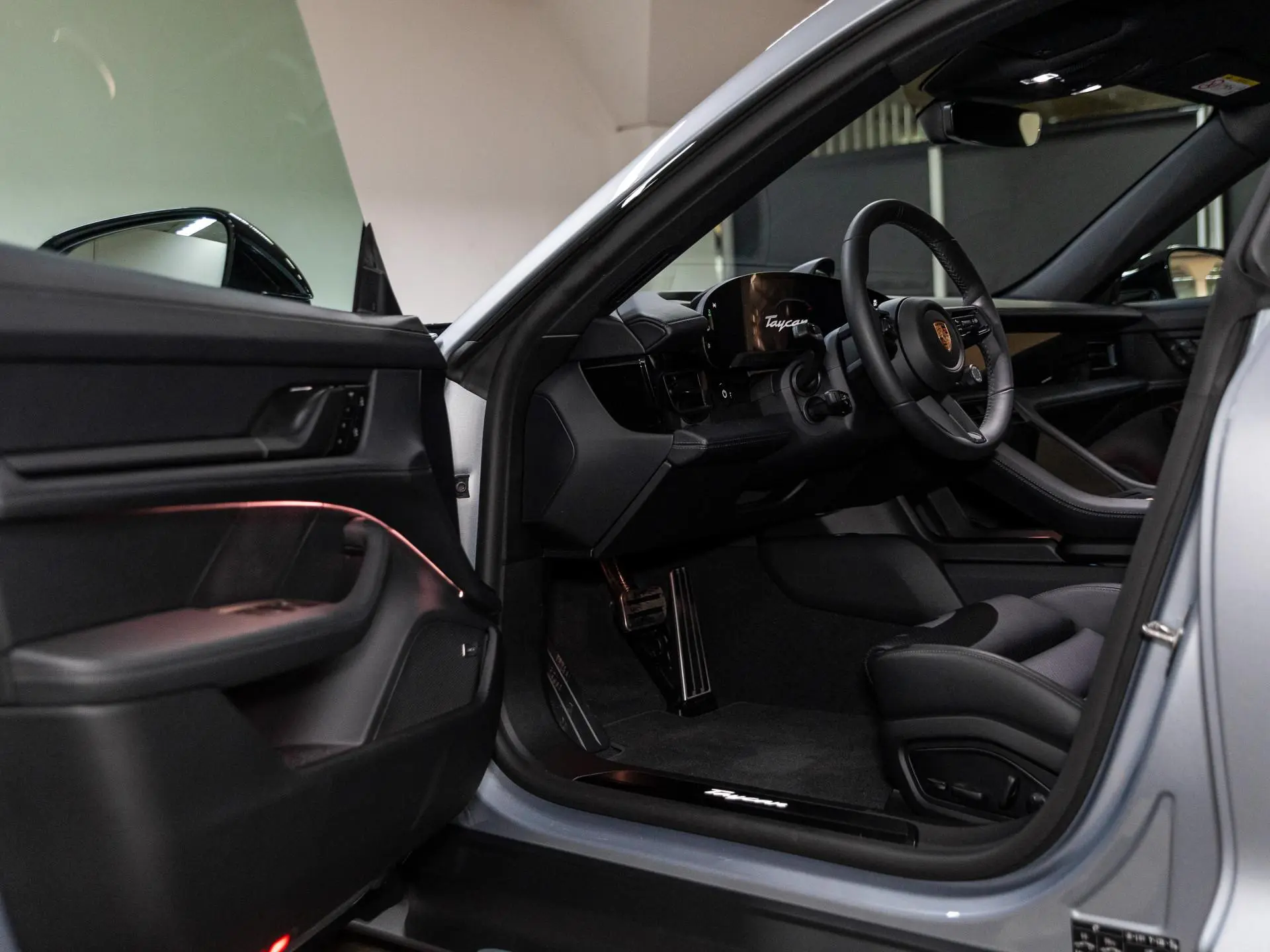 Taycan Sport Turismo Black Edition