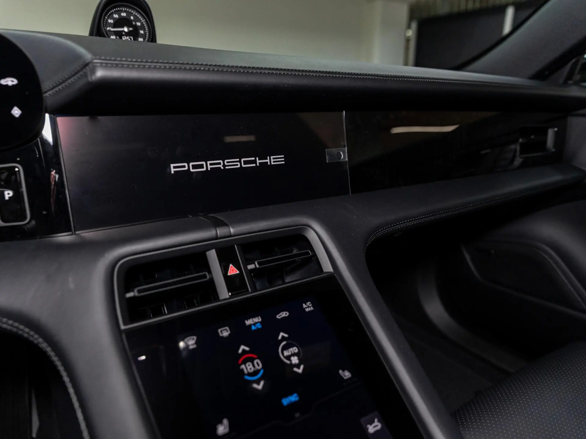 Taycan Sport Turismo Black Edition