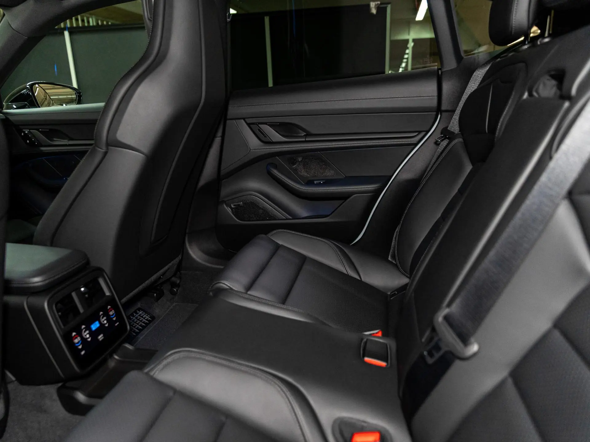 Taycan Sport Turismo Black Edition