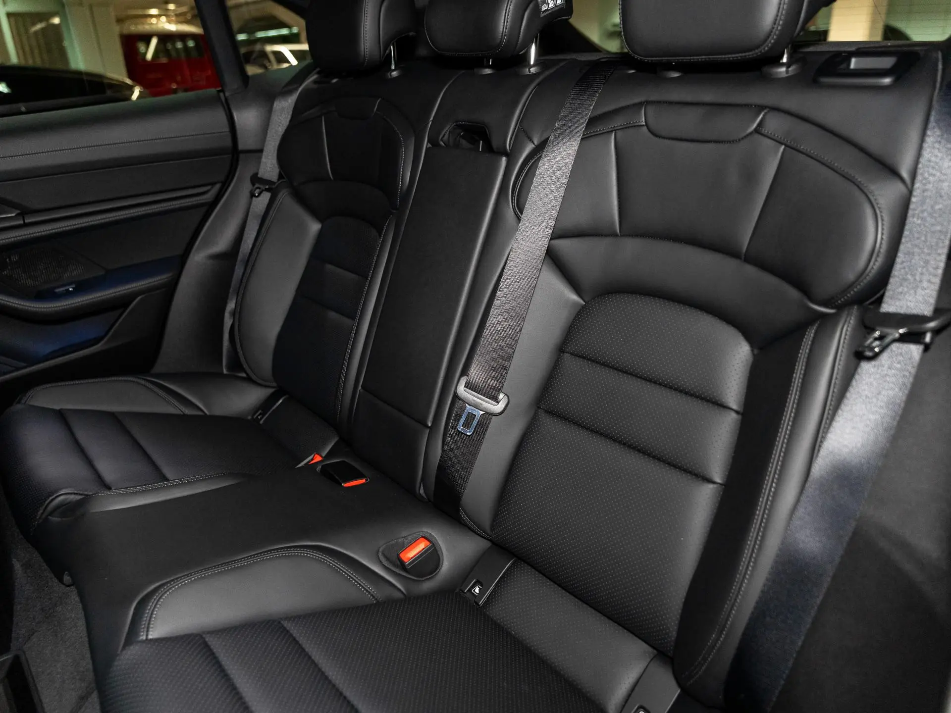 Taycan Sport Turismo Black Edition