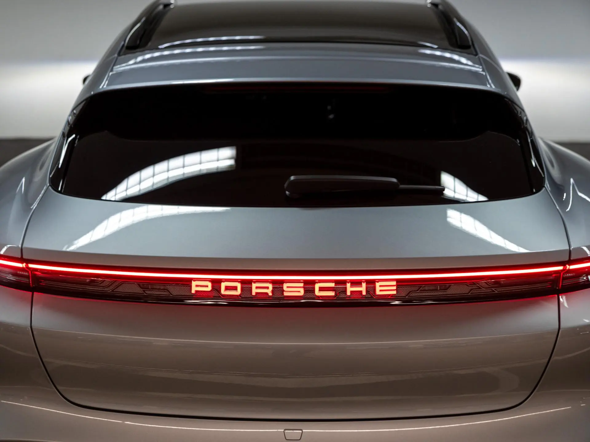 Taycan Sport Turismo Black Edition