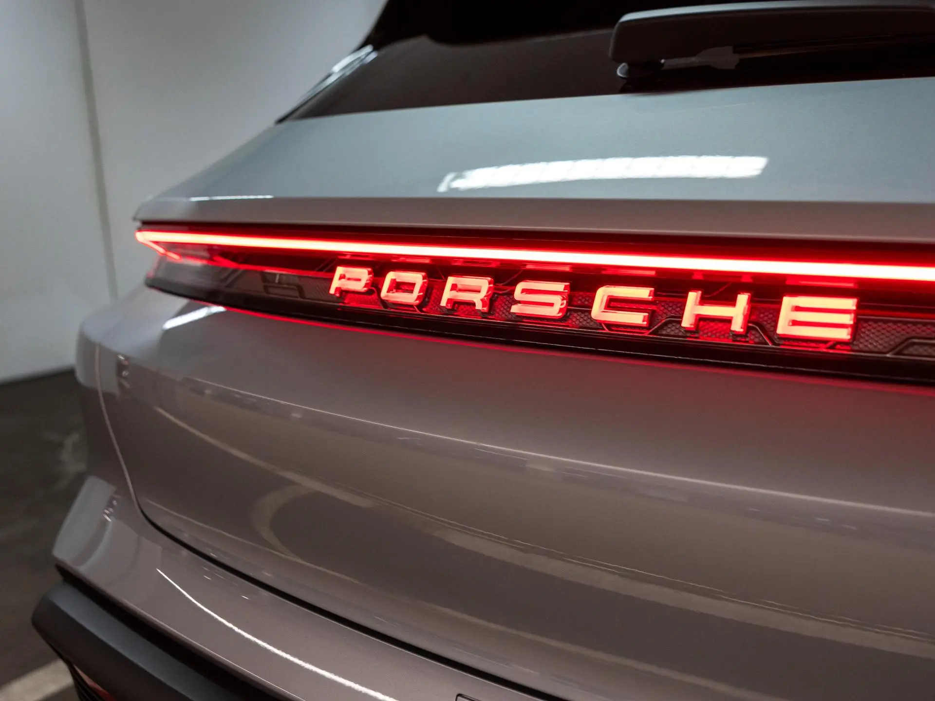 Taycan Sport Turismo Black Edition