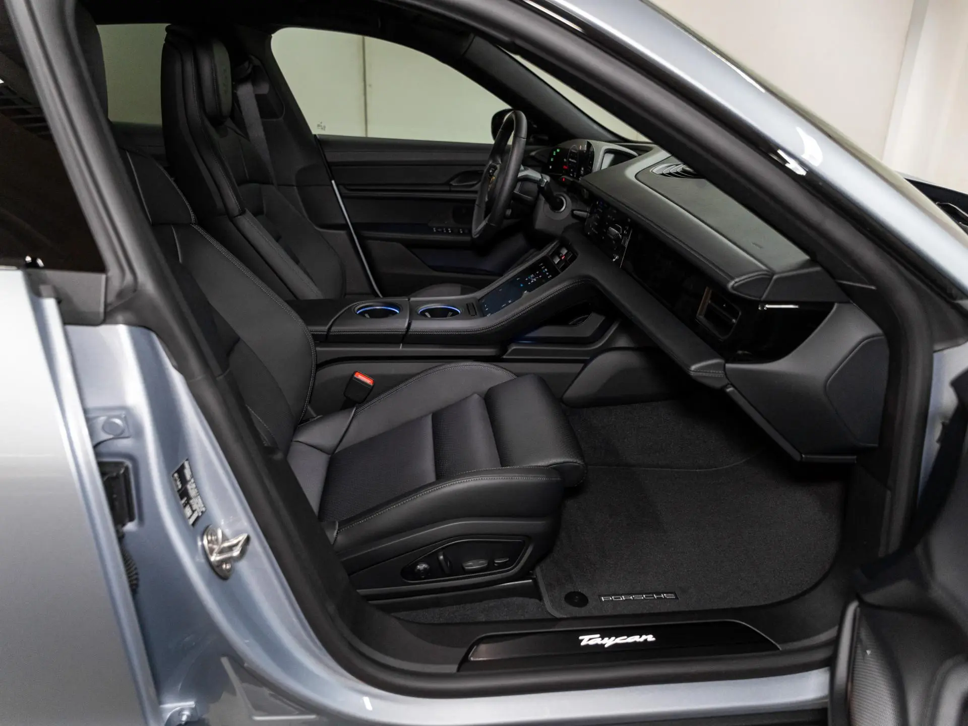 Taycan Sport Turismo Black Edition