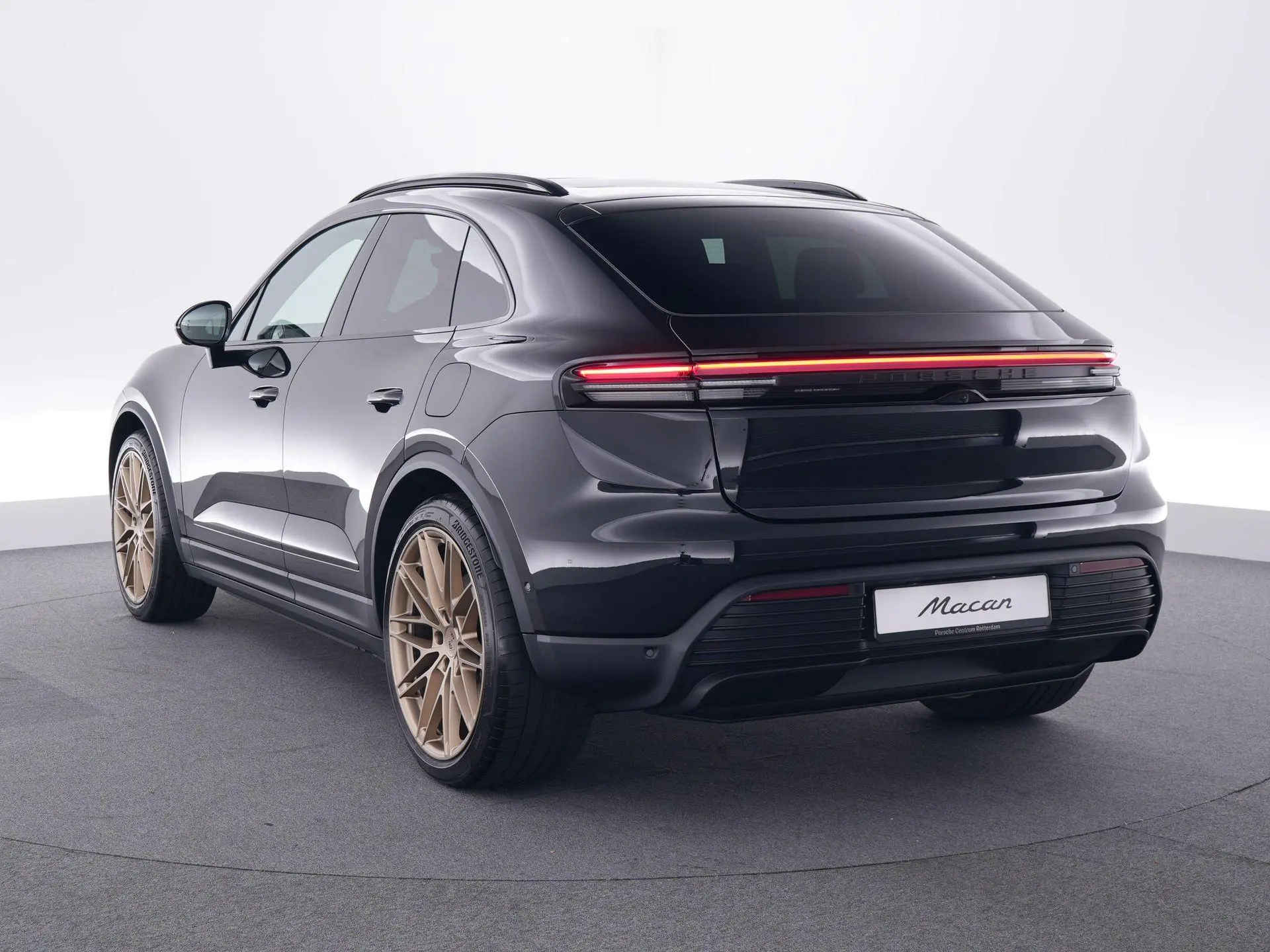 Macan 4