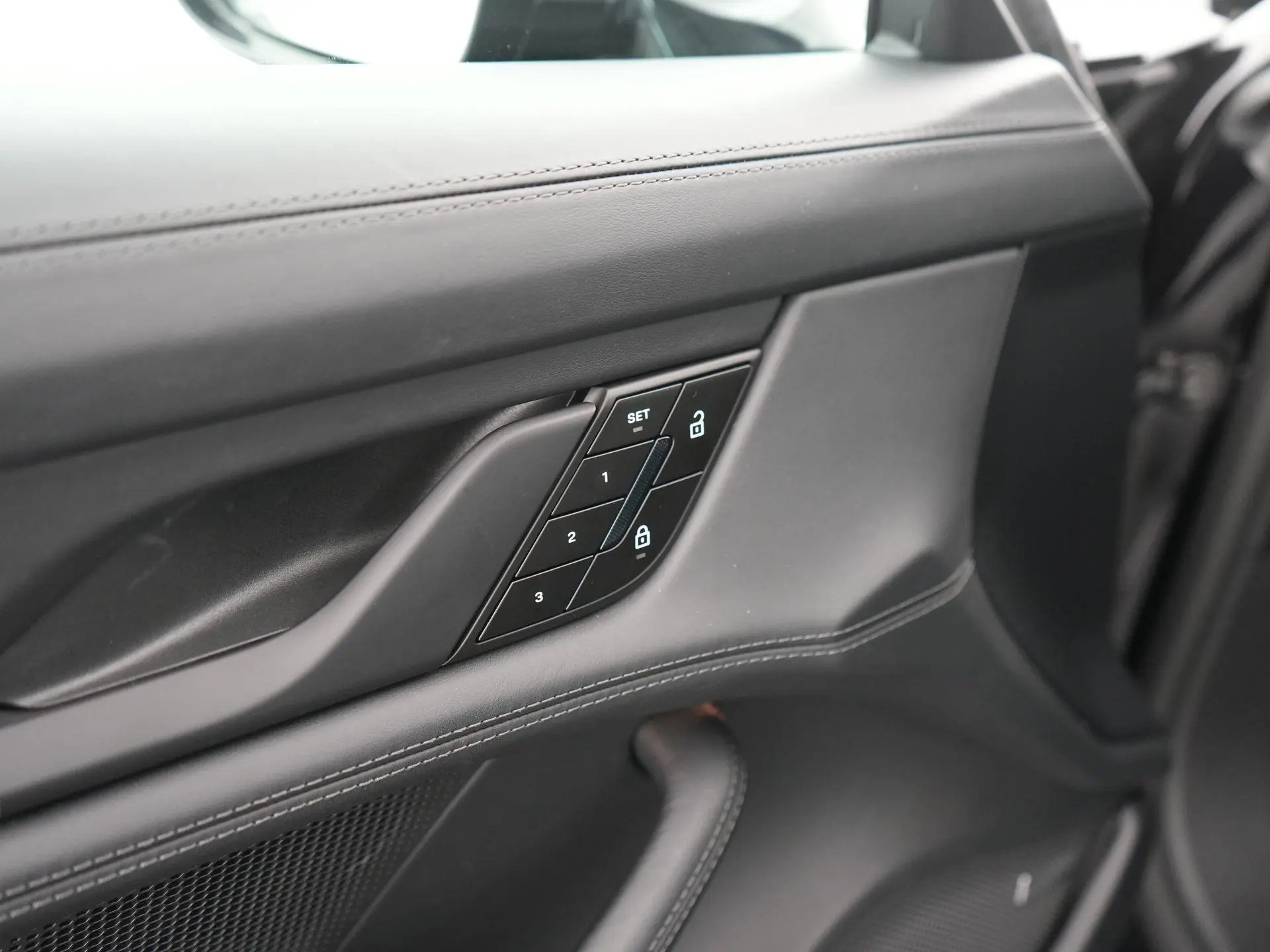 Taycan 4 Black Edition