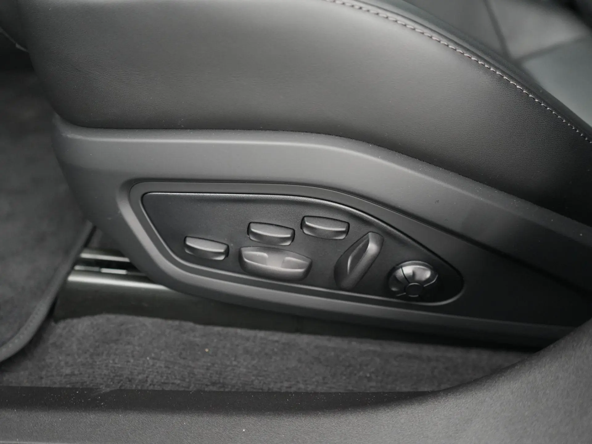 Taycan 4 Black Edition