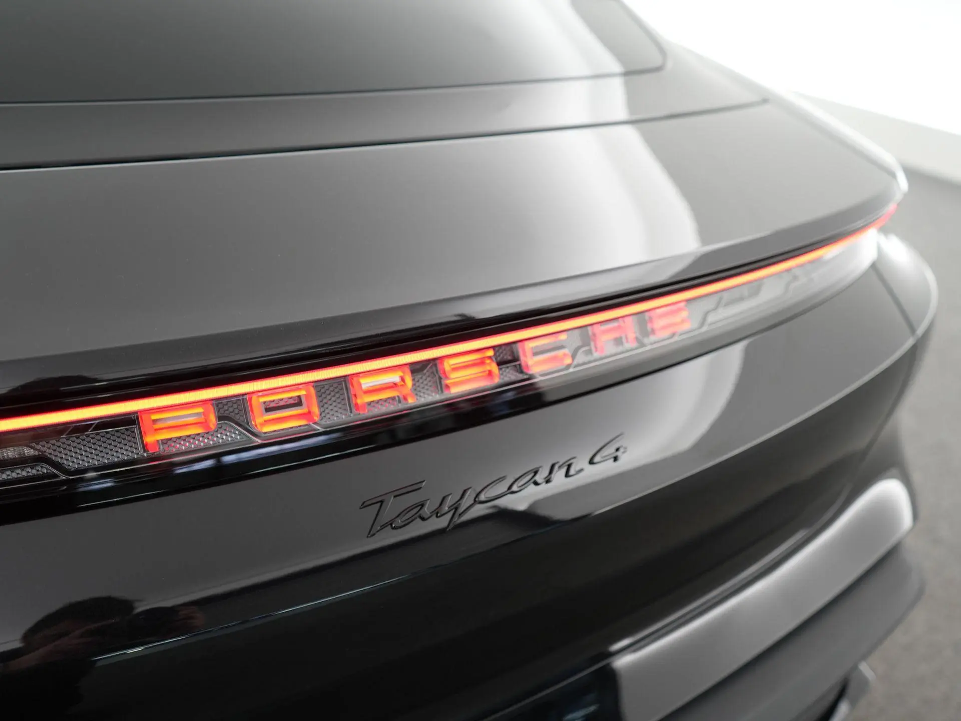 Taycan 4 Black Edition