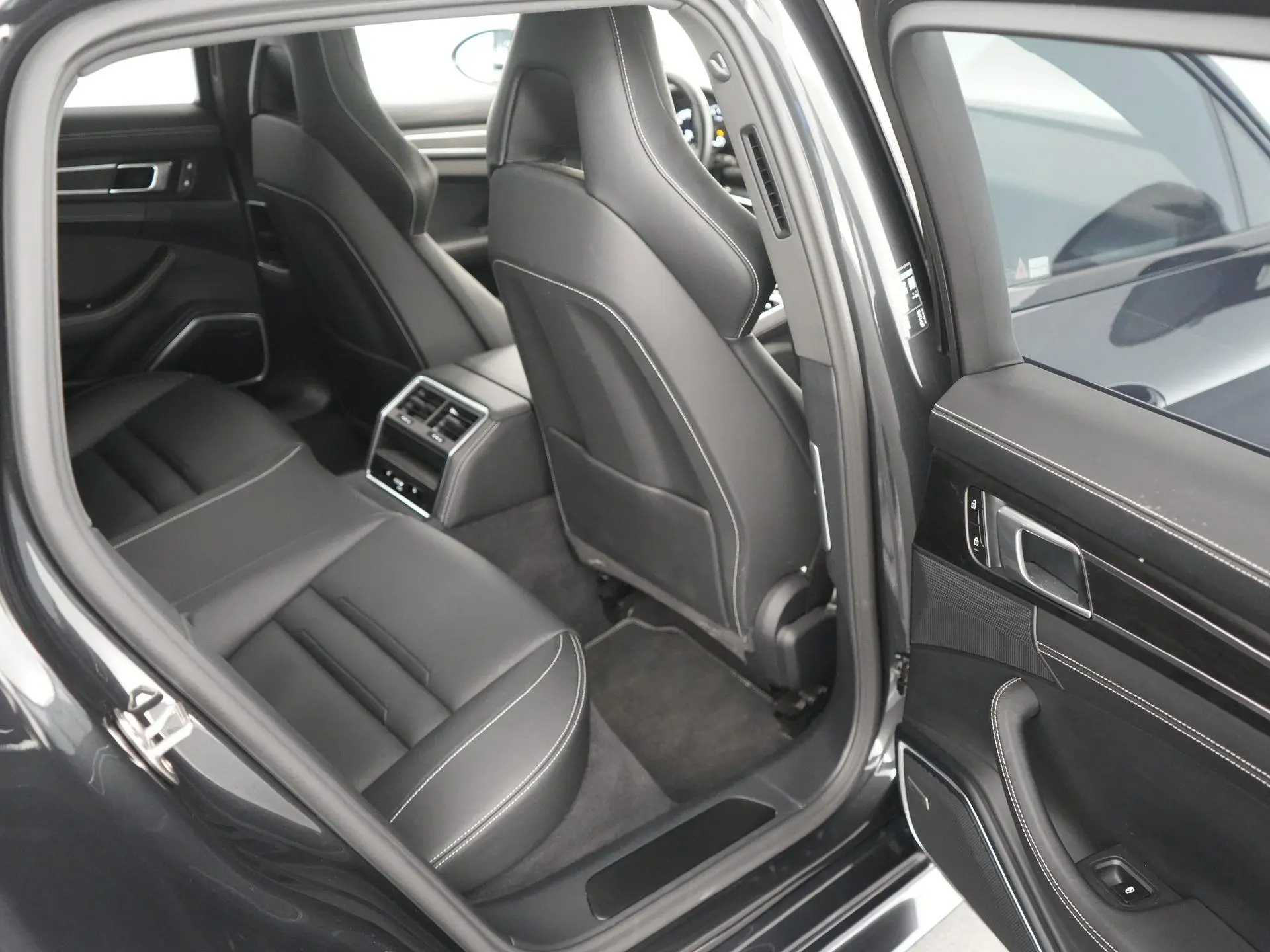 Panamera 4 E-Hybrid Sport Turismo Platinum Edition