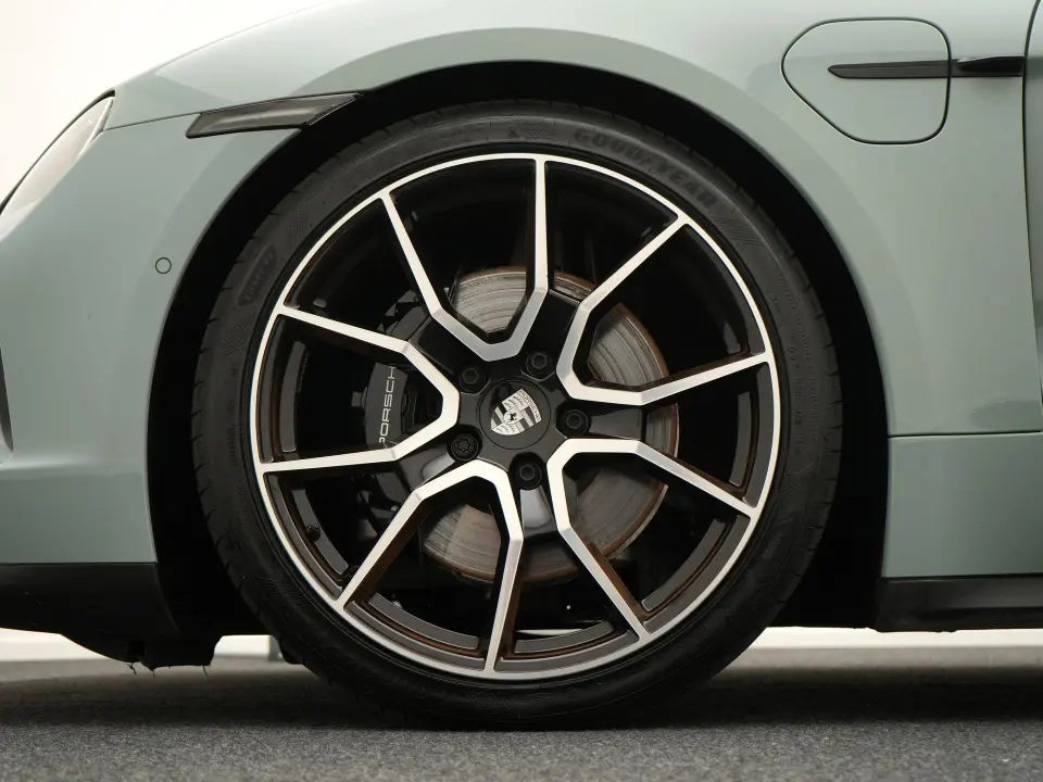 Taycan Sport Tursimo