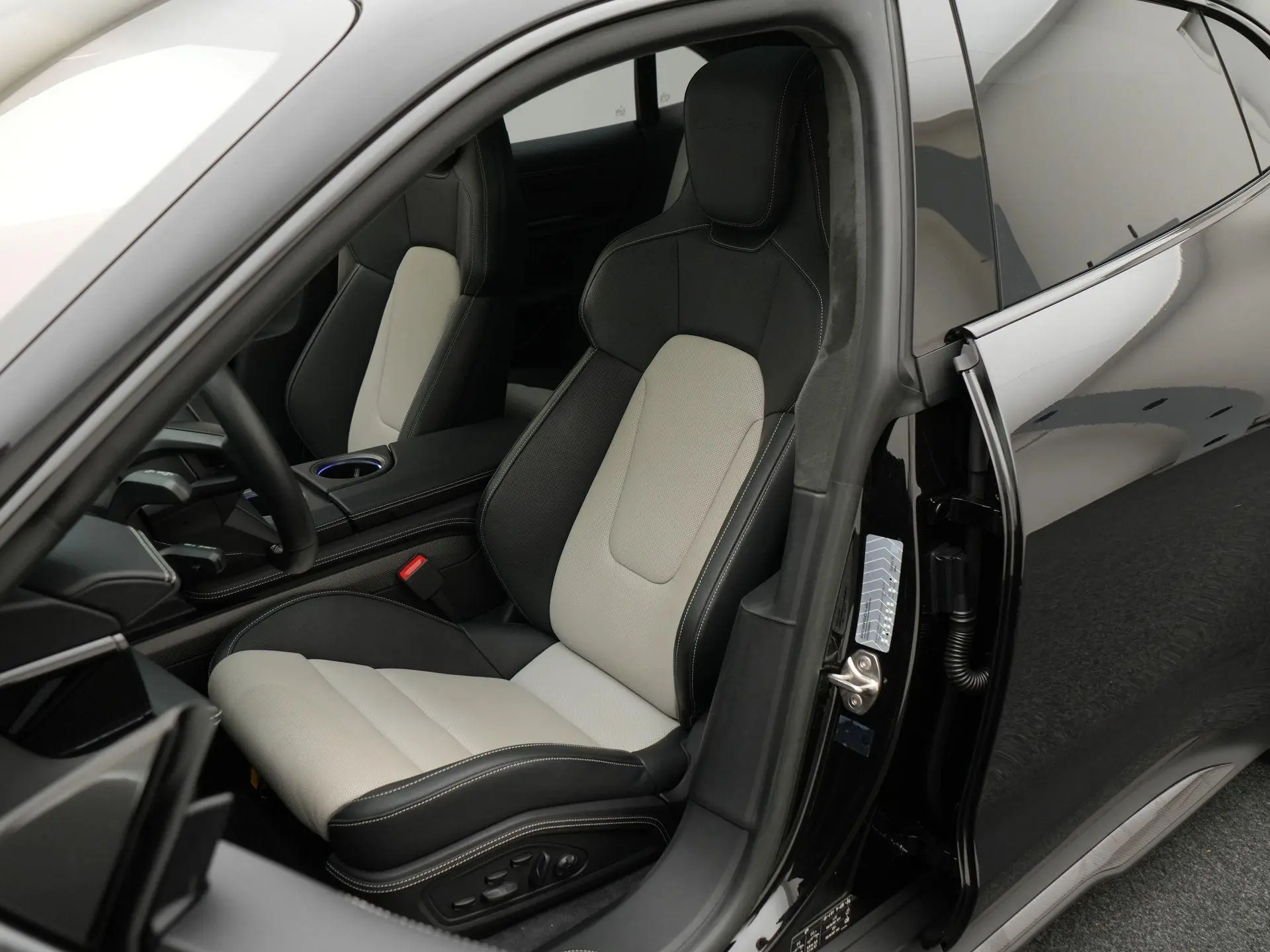 Taycan Turbo S Sport Turismo