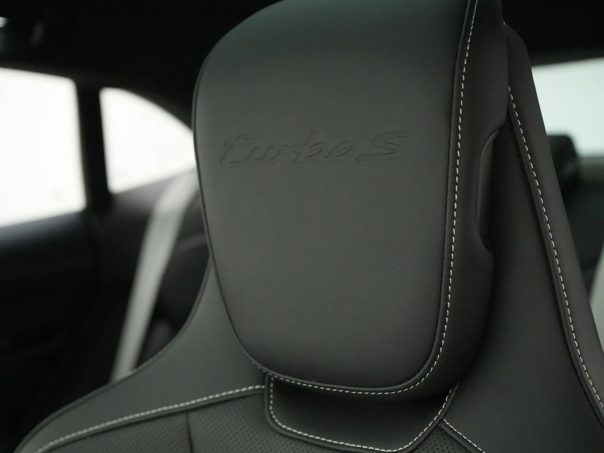 Taycan Turbo S Sport Turismo