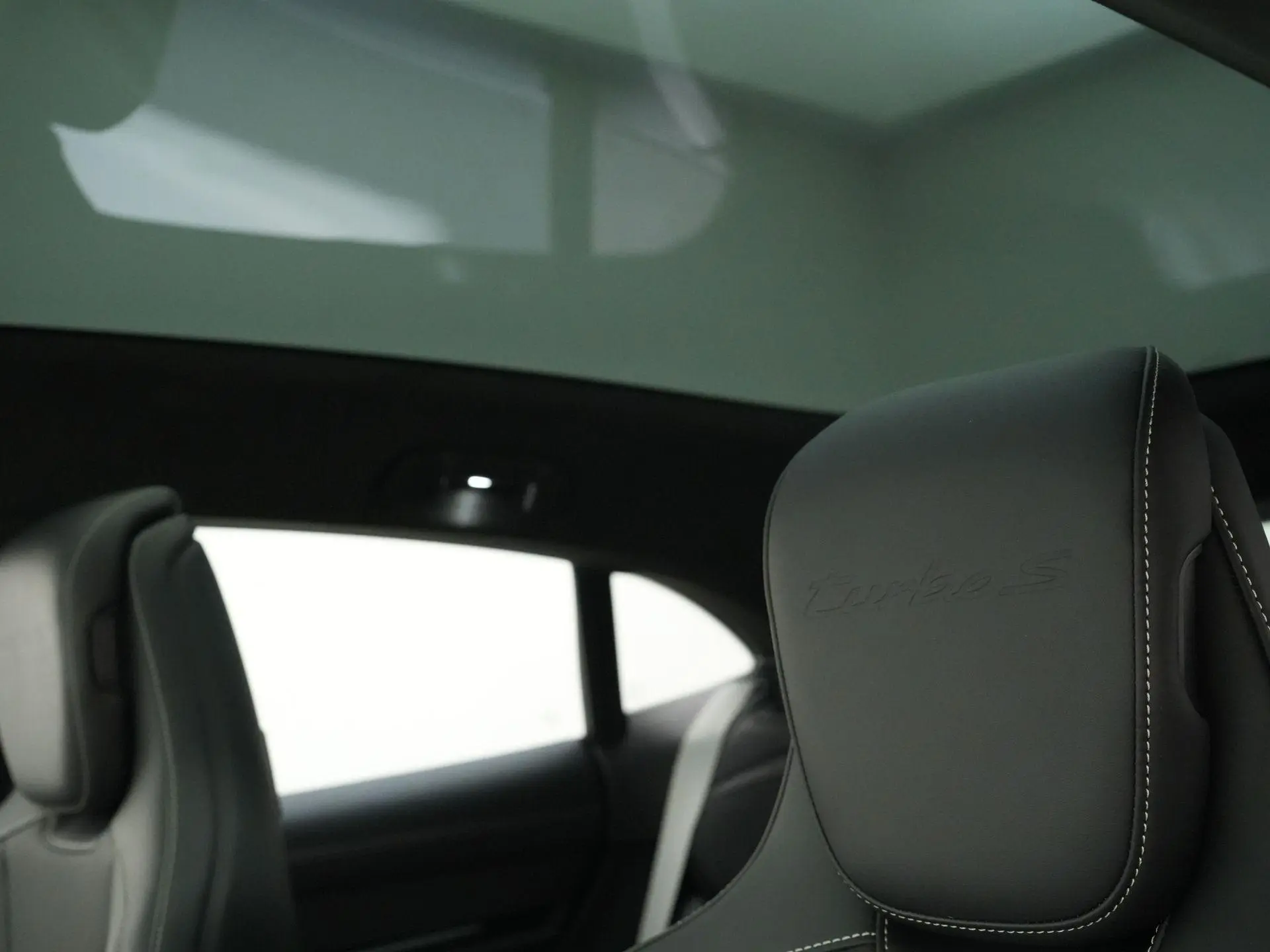 Taycan Turbo S Sport Turismo