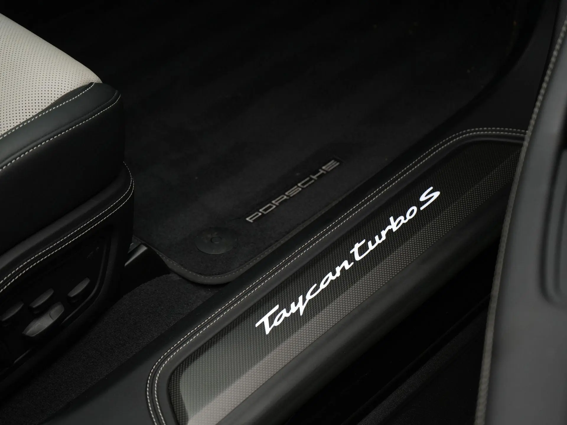 Taycan Turbo S Sport Turismo