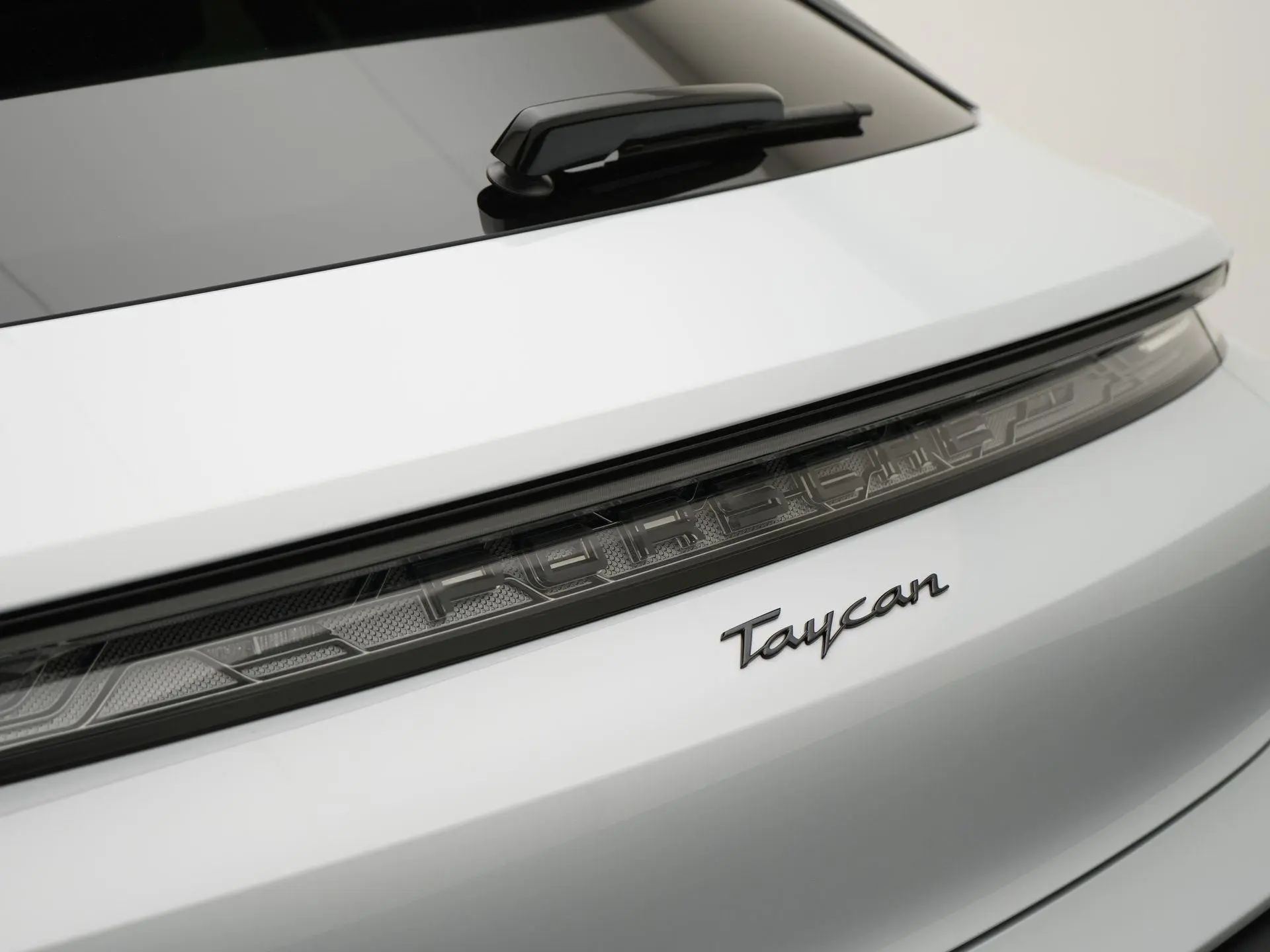Taycan Sport Turismo Black Edition