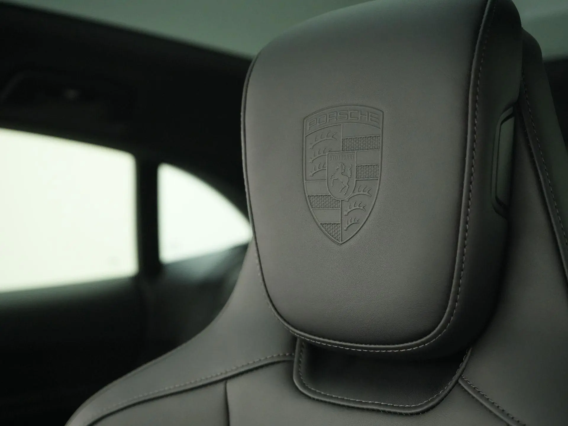 Taycan Sport Turismo Black Edition