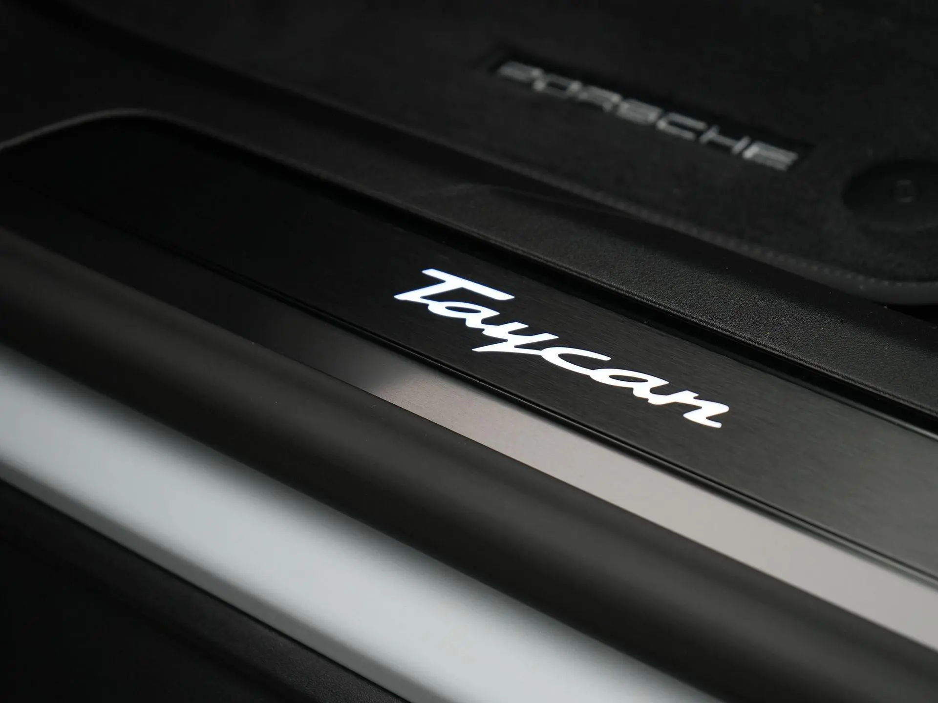 Taycan Sport Turismo Black Edition