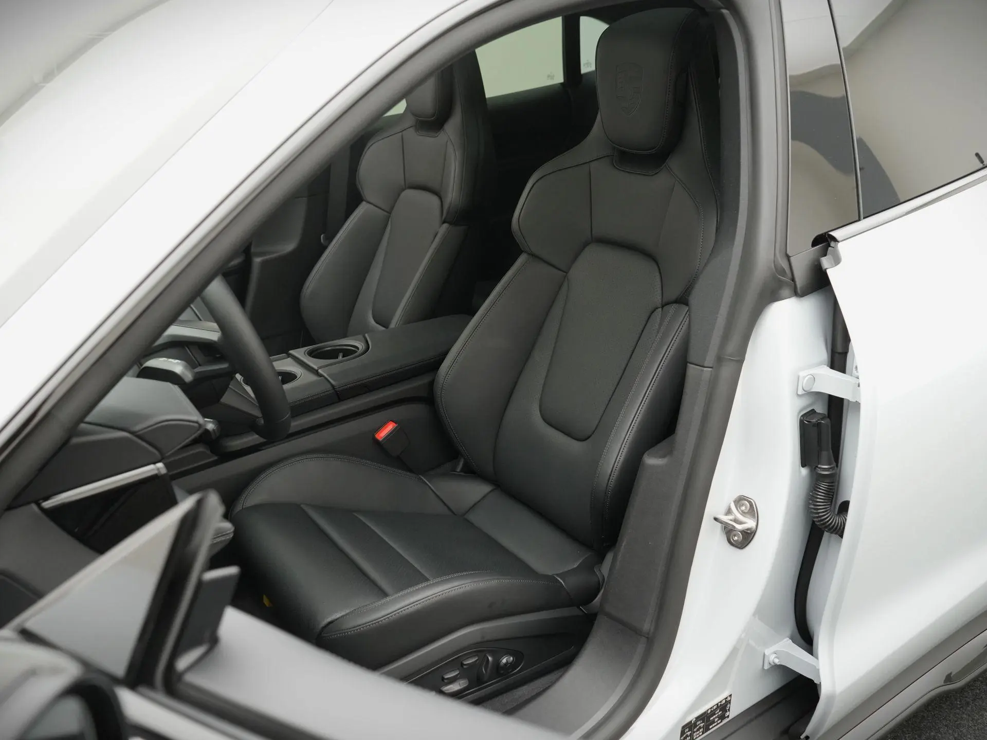 Taycan Sport Turismo Black Edition