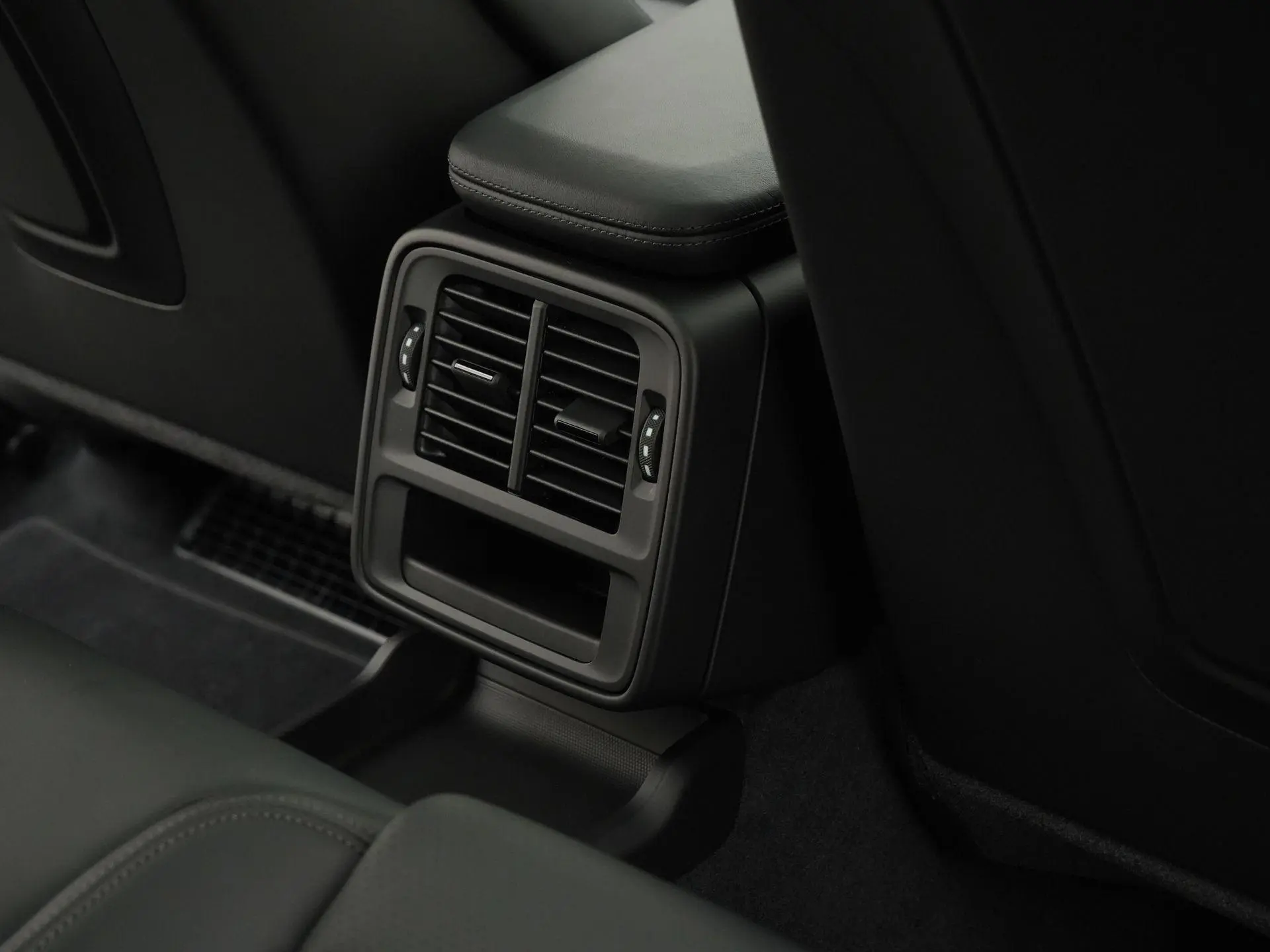 Taycan Sport Turismo Black Edition