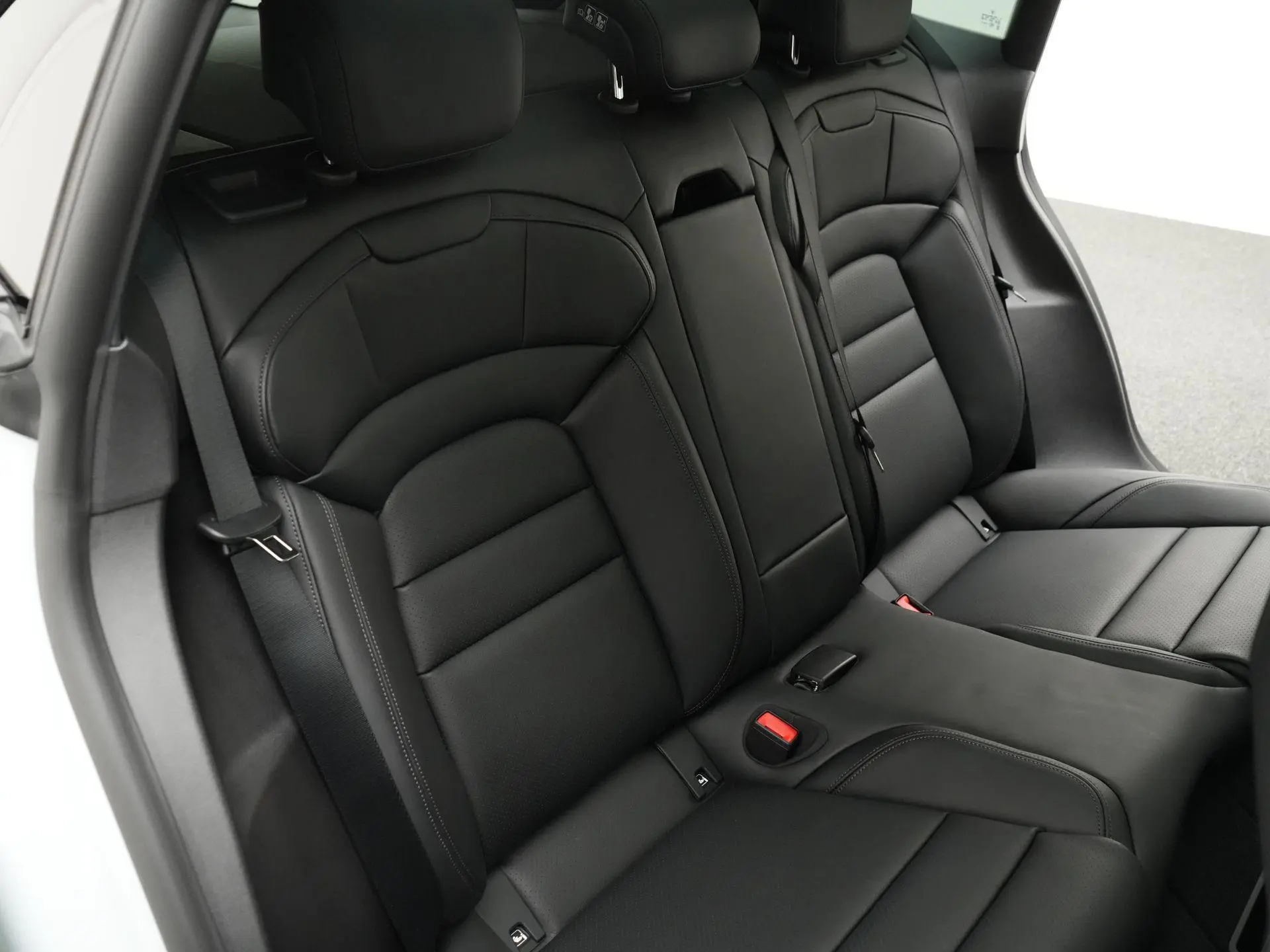 Taycan Sport Turismo Black Edition