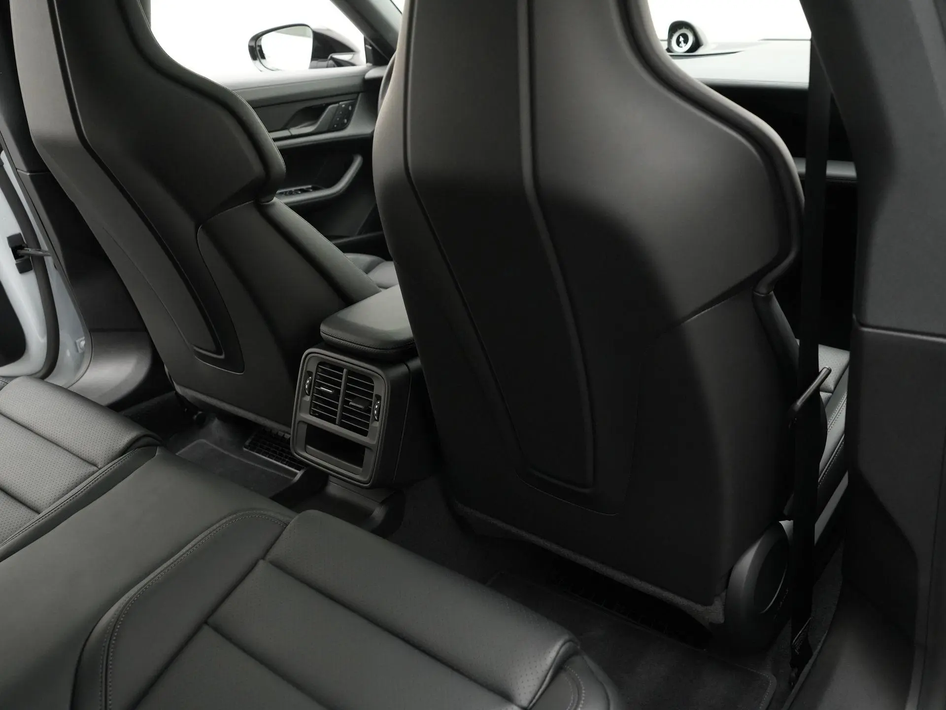 Taycan Sport Turismo Black Edition