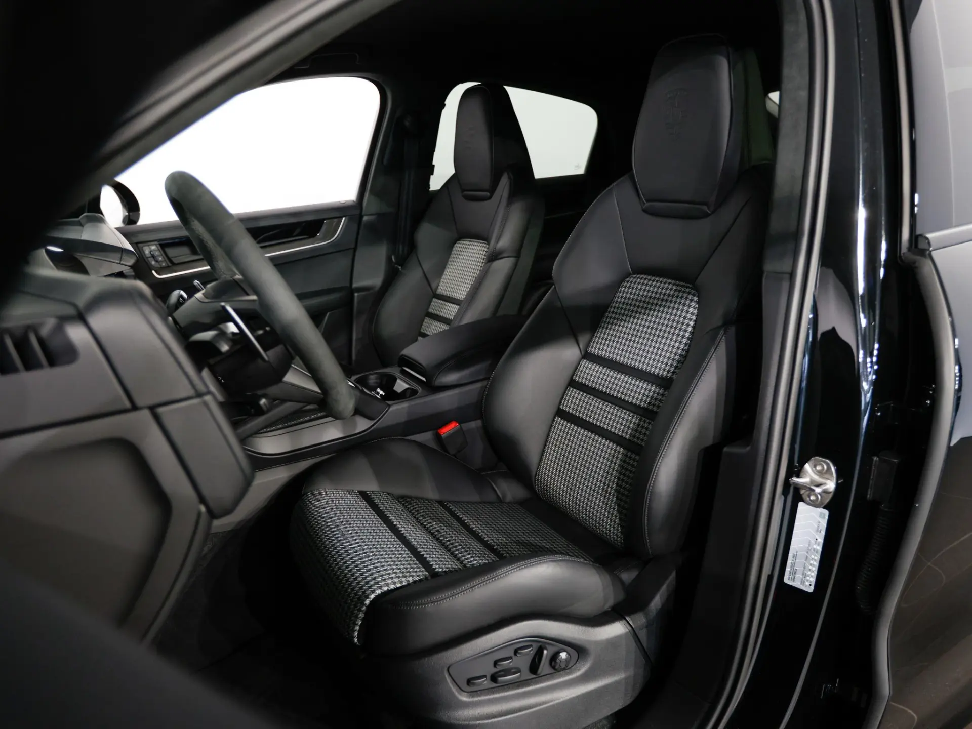 Cayenne E-Hybrid Black Edition Coupé