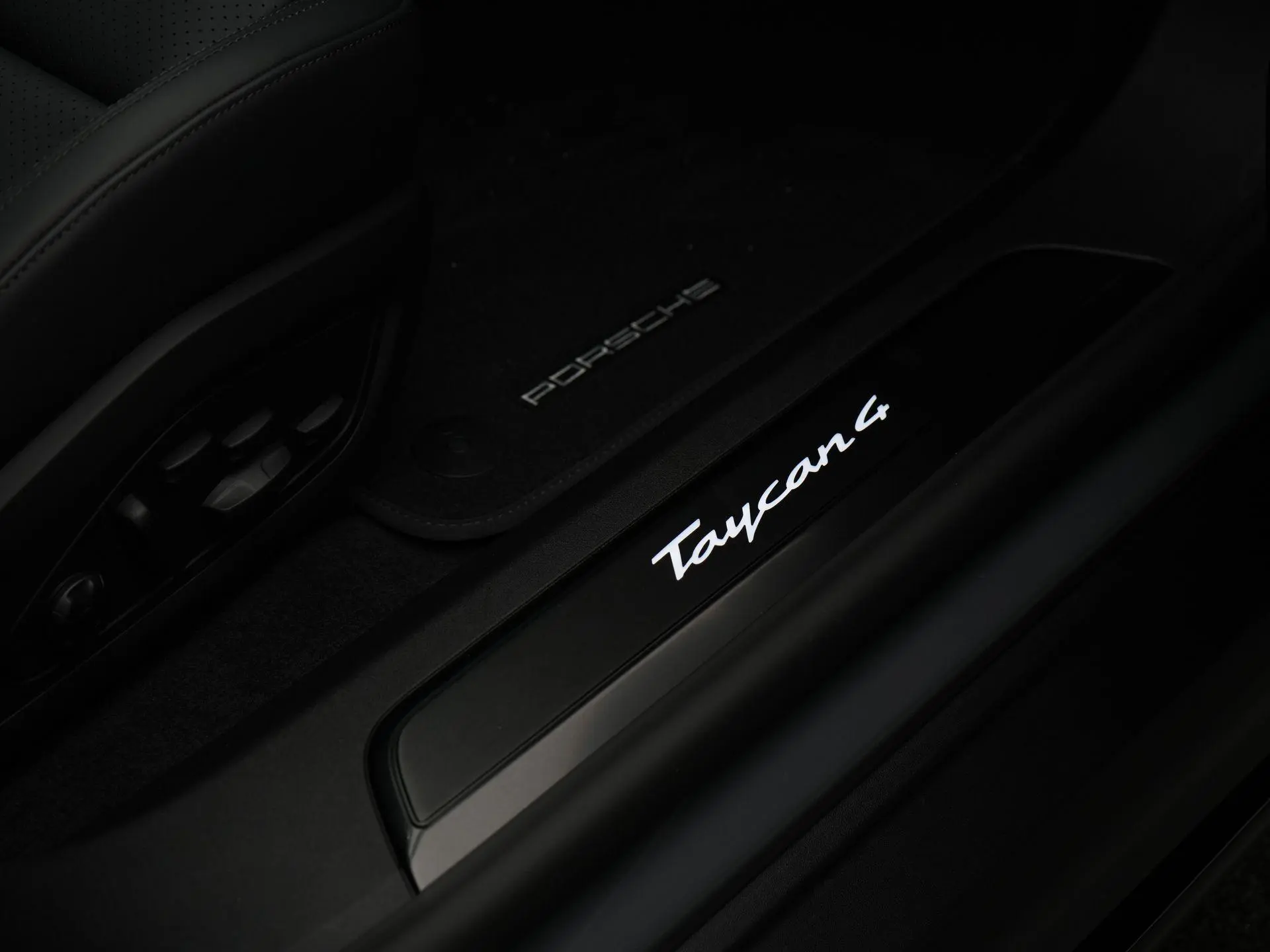 Taycan 4 Black Edition