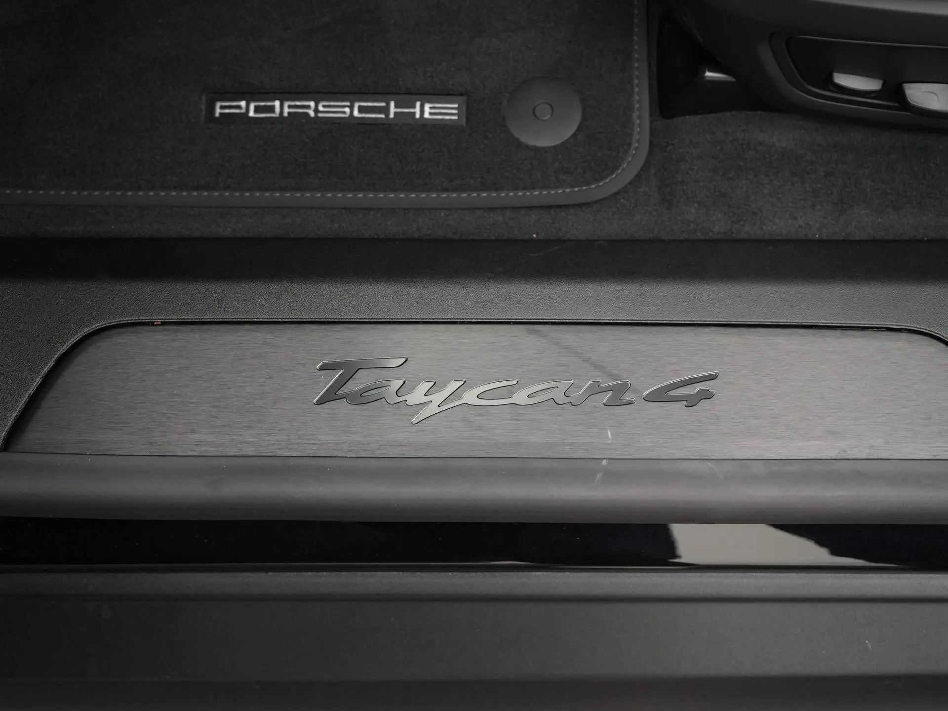 Taycan 4 Cross Turismo