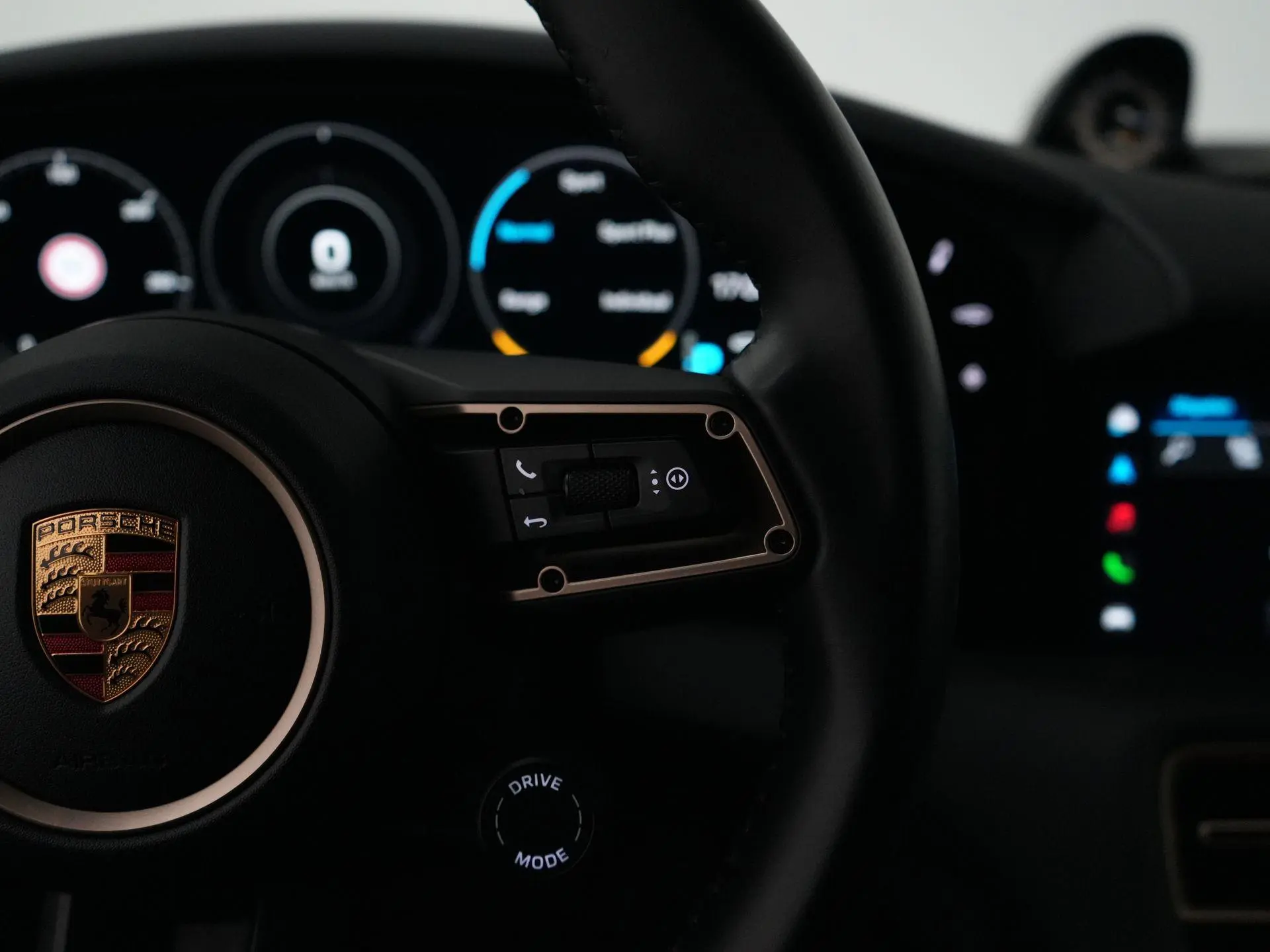 Taycan Cross Turismo 4