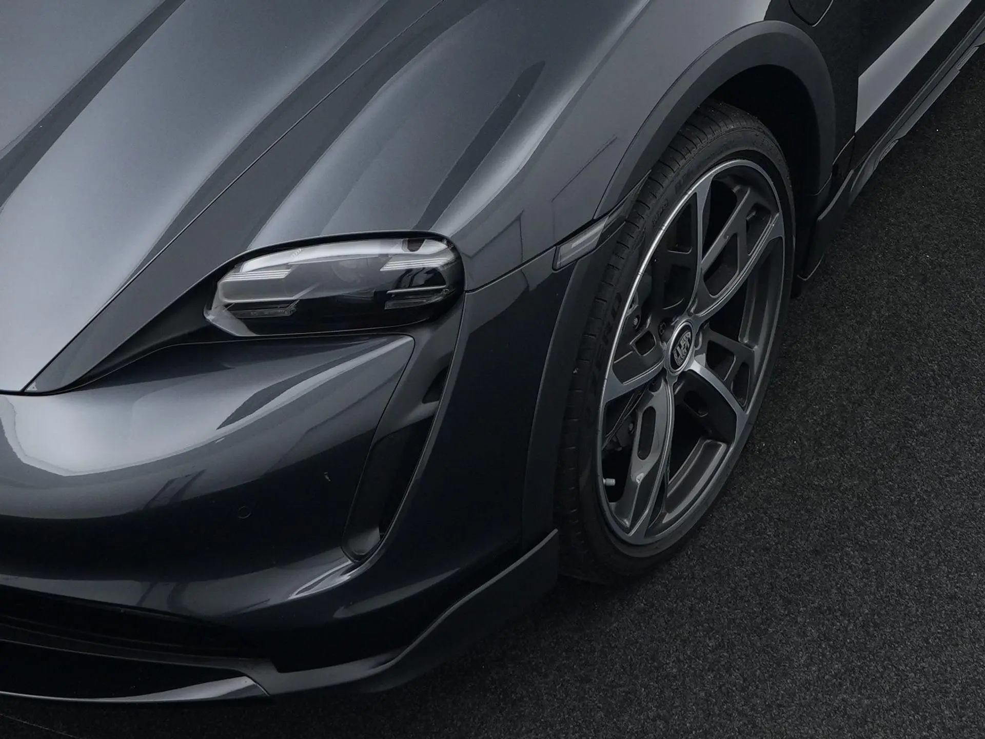 Taycan Cross Turismo 4