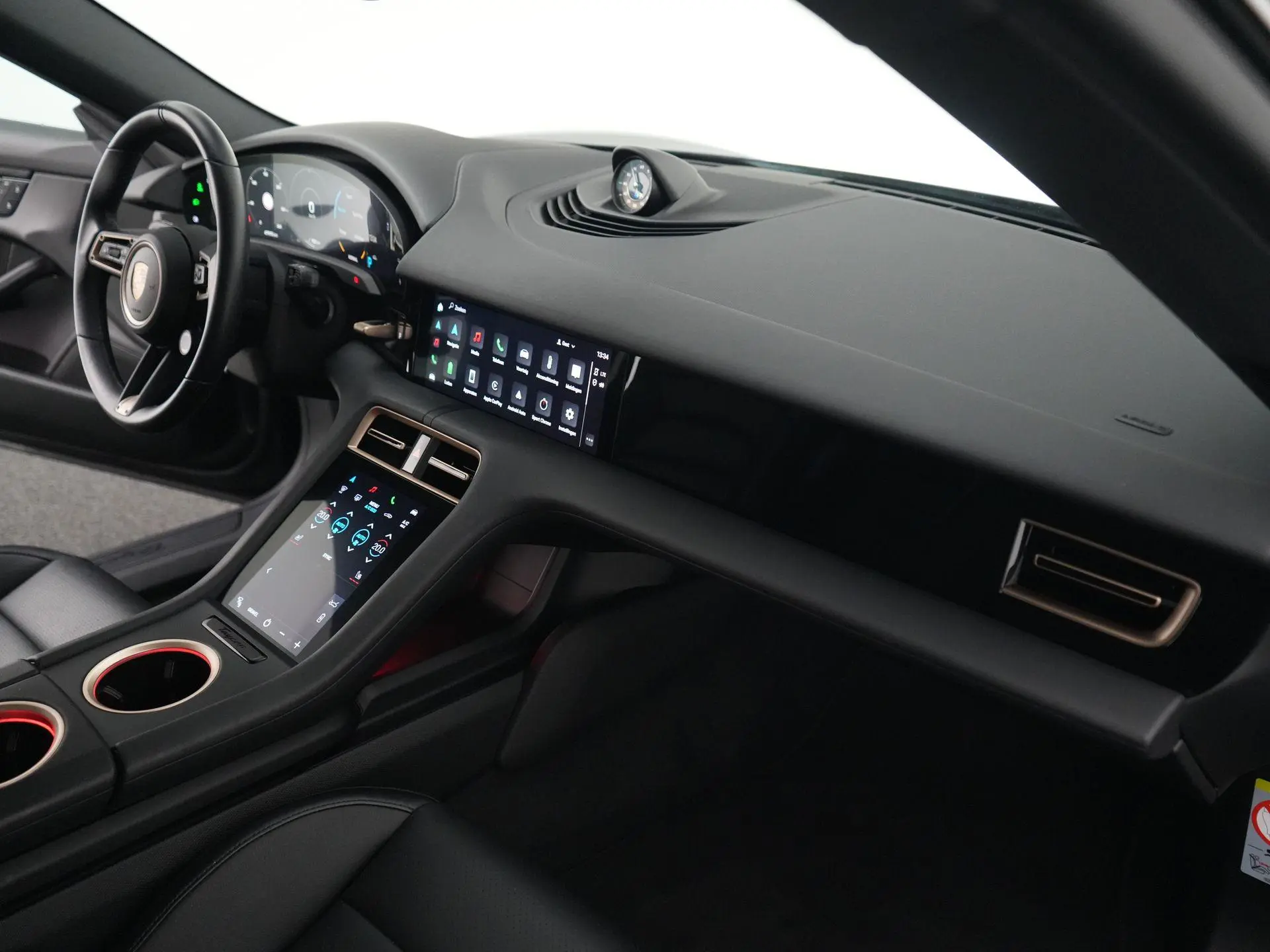 Taycan Cross Turismo 4