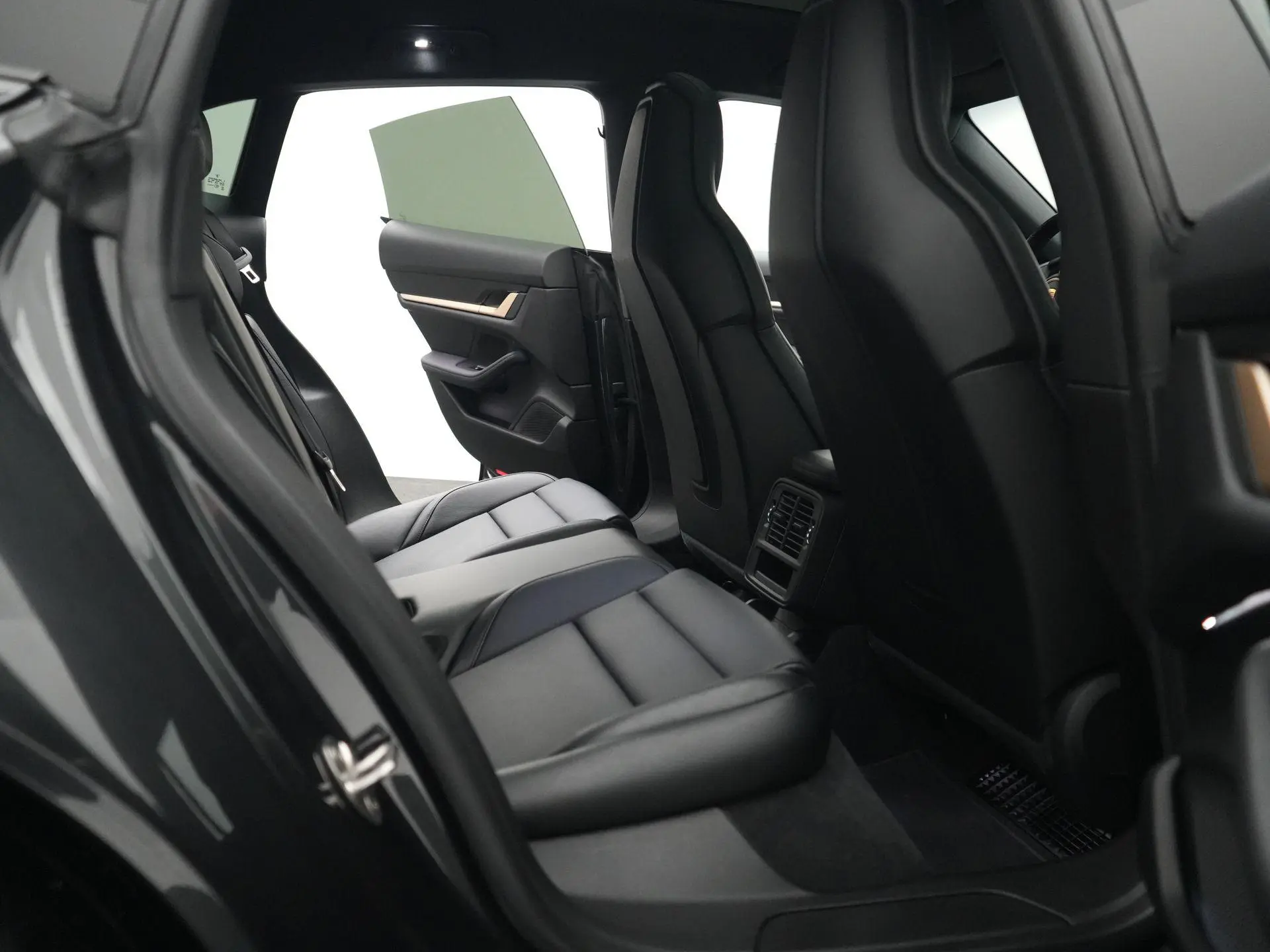 Taycan Cross Turismo 4