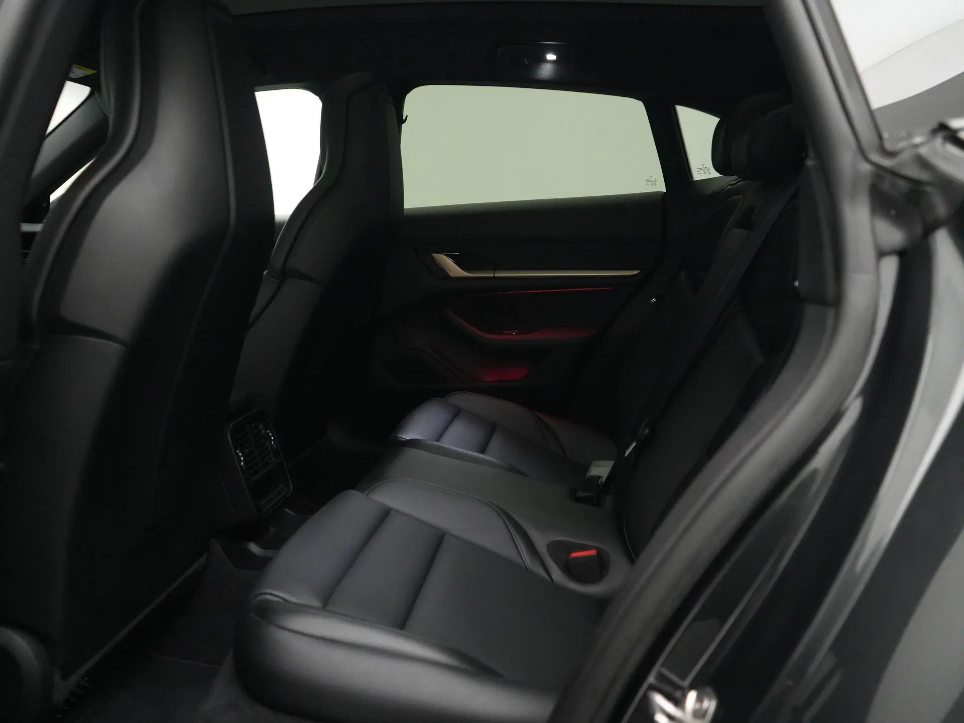 Taycan Cross Turismo 4